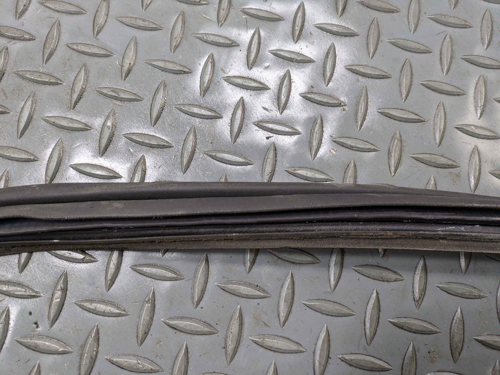 2004 - 2006 OEM ACURA TL REAR TRUNK TAILGATE SEAL WEATHER STRIPPING RUBBER