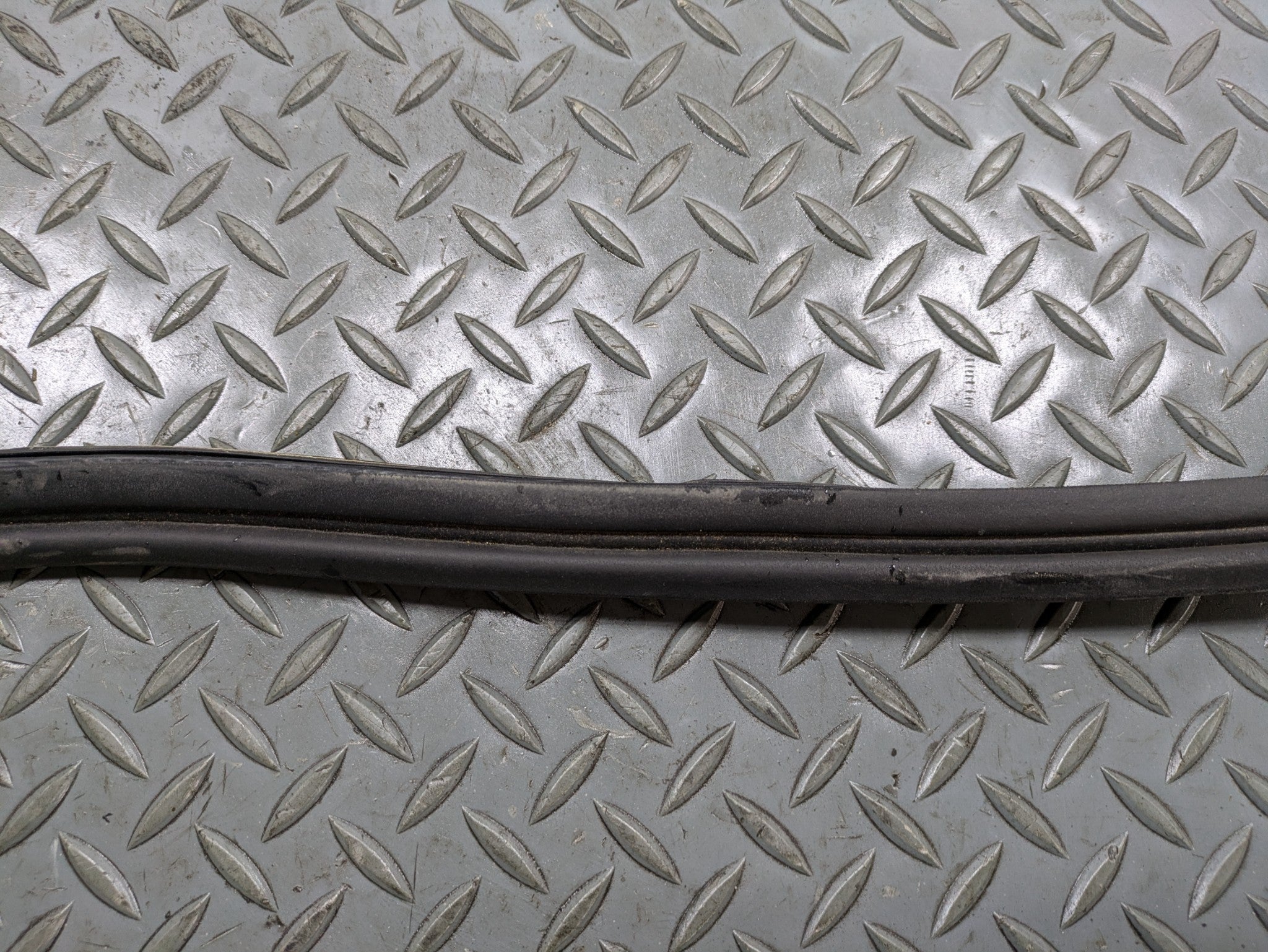 2004 - 2006 OEM ACURA TL REAR TRUNK TAILGATE SEAL WEATHER STRIPPING RUBBER