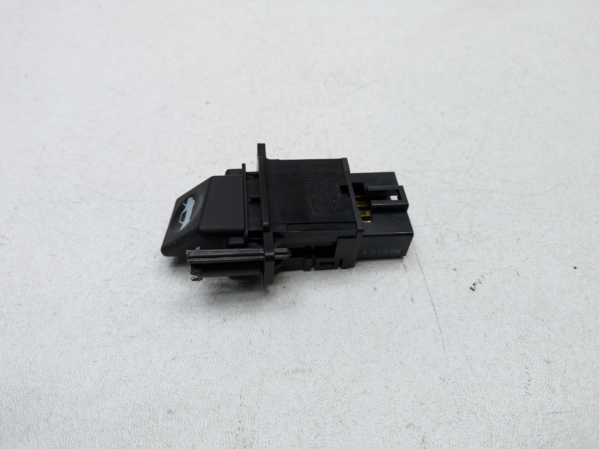 2004 - 2006 OEM ACURA TL TRUNK LID OPEN RELEASE CONTROL SWITCH BUTTON