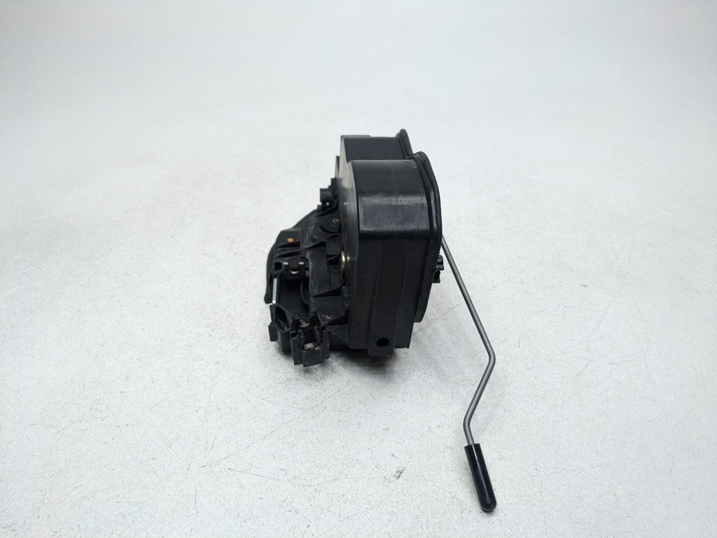 2016 - 2019 OEM BMW 330I FRONT RIGHT PASSENGER SIDE DOOR LATCH LOCK ACTUATOR