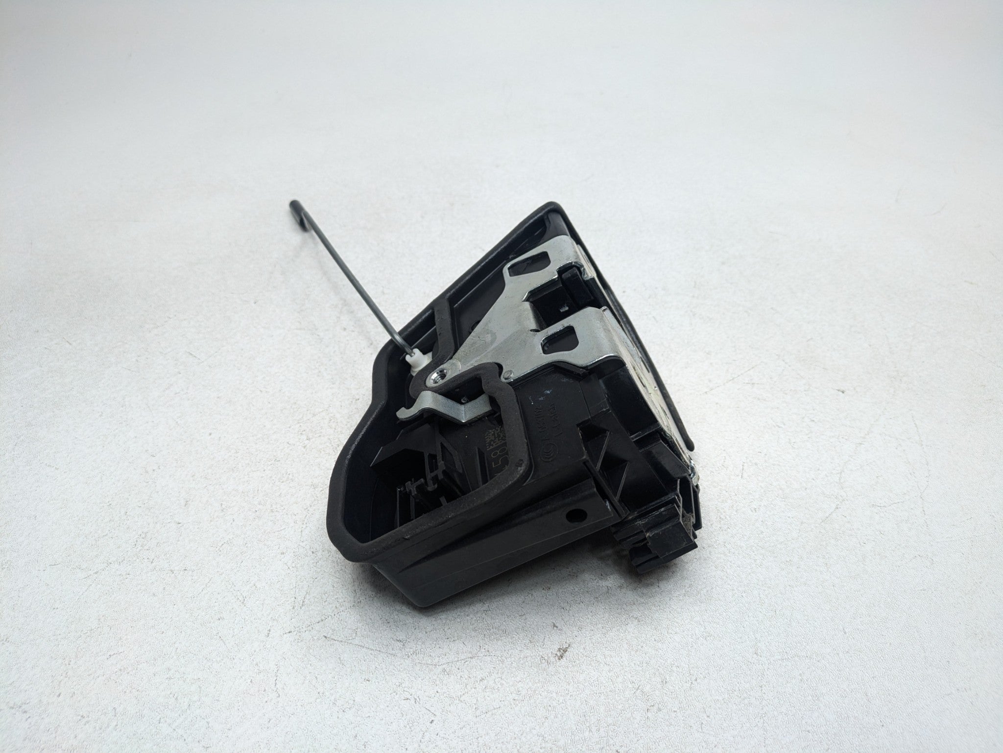 2016 - 2019 OEM BMW 330I FRONT RIGHT PASSENGER SIDE DOOR LATCH LOCK ACTUATOR