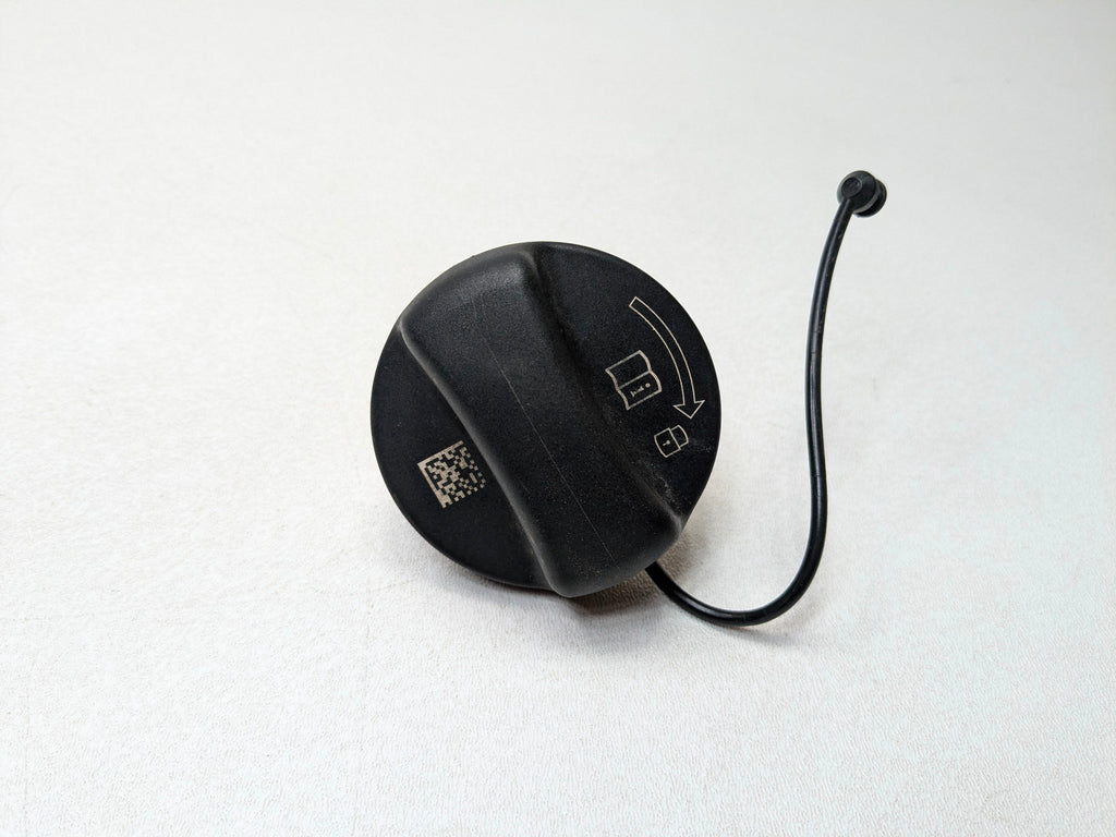 2016 - 2019 OEM BMW 330I FUEL GAS TANK DOOR FILLER NECK COVER CAP ASSEMBLY