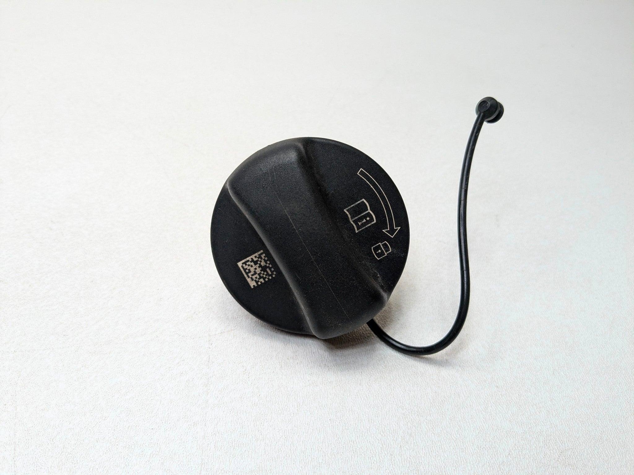 2016 - 2019 OEM BMW 330I FUEL GAS TANK DOOR FILLER NECK COVER CAP ASSEMBLY