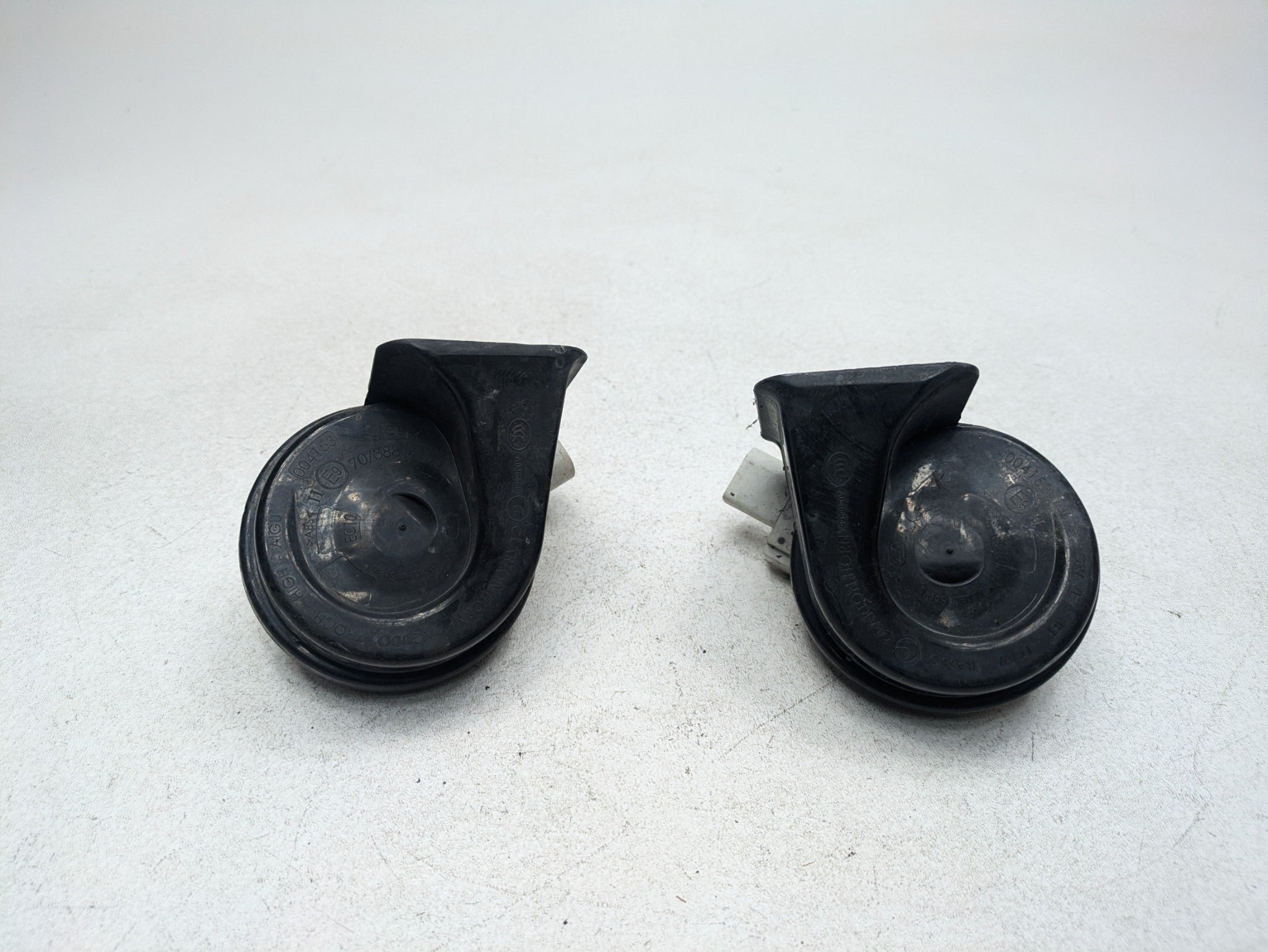 2016 - 2019 OEM BMW 330I HIGH AND LOW TONE FREQUENCY PITCH SIGNAL HORN SET