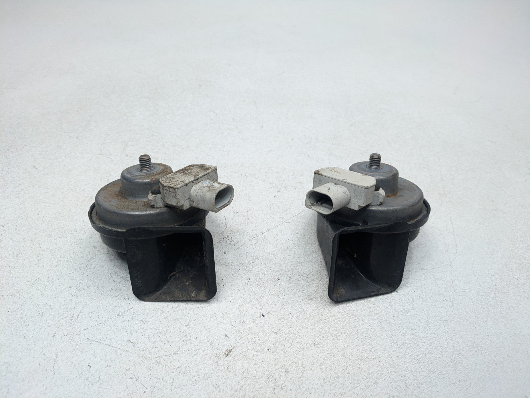 2016 - 2019 OEM BMW 330I HIGH AND LOW TONE FREQUENCY PITCH SIGNAL HORN SET
