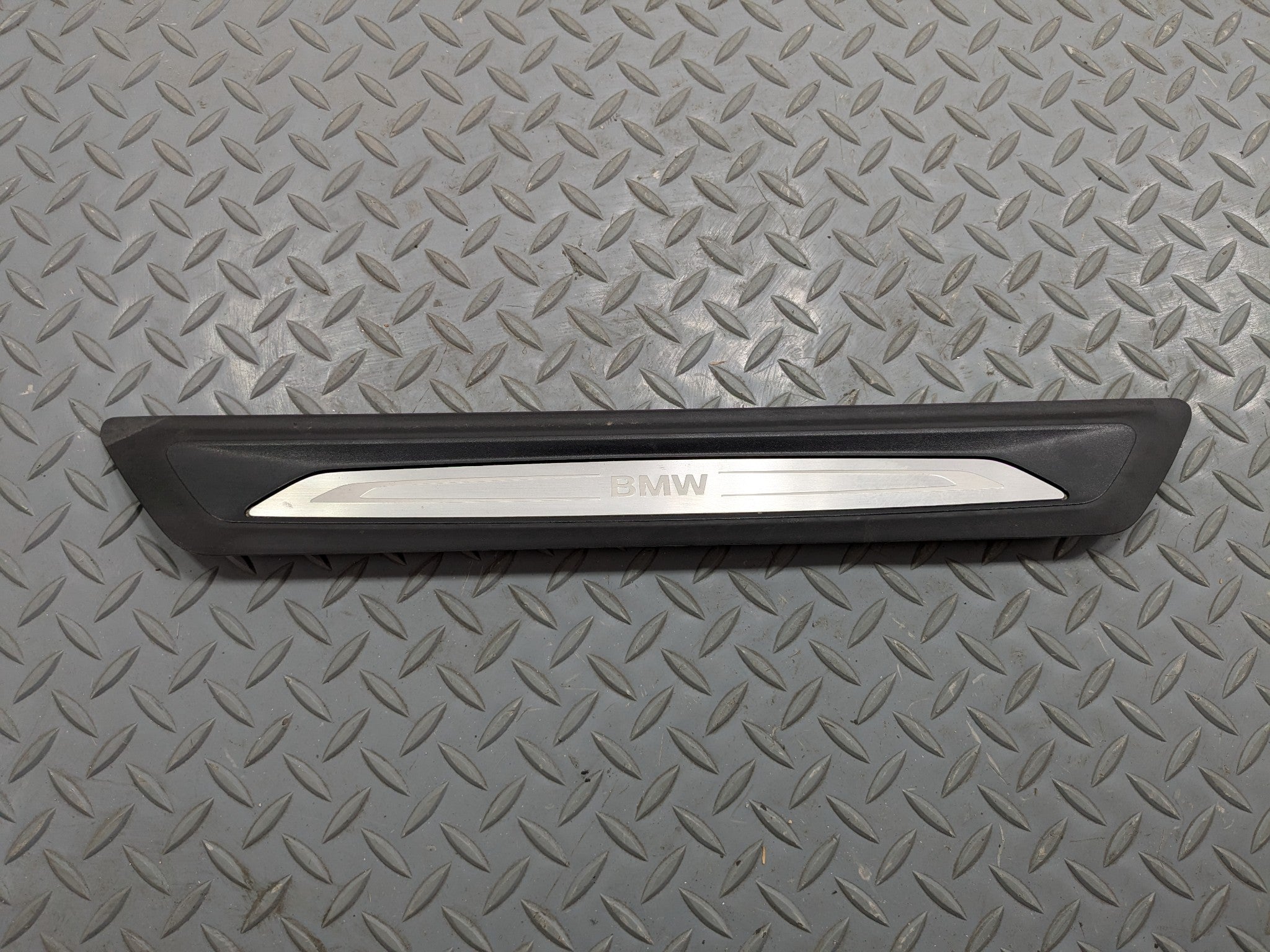 2016 - 2019 OEM BMW 330I FRONT RIGHT PASSENGER SIDE DOOR SILL SCUFF PLATE TRIM