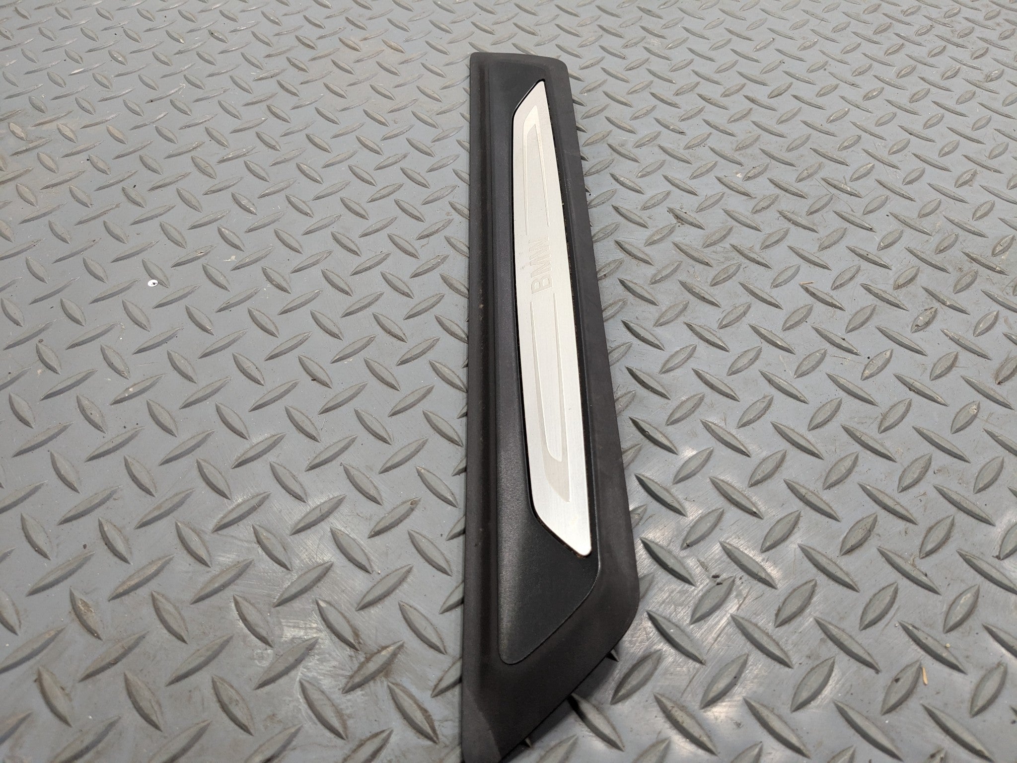 2016 - 2019 OEM BMW 330I FRONT RIGHT PASSENGER SIDE DOOR SILL SCUFF PLATE TRIM