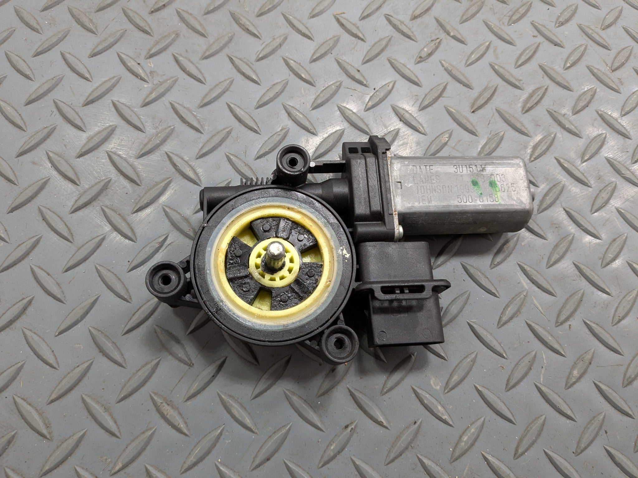 2016 - 2019 OEM BMW 330I FRONT RIGHT PASSENGER SIDE POWER WINDOW MOTOR ASSEMBLY