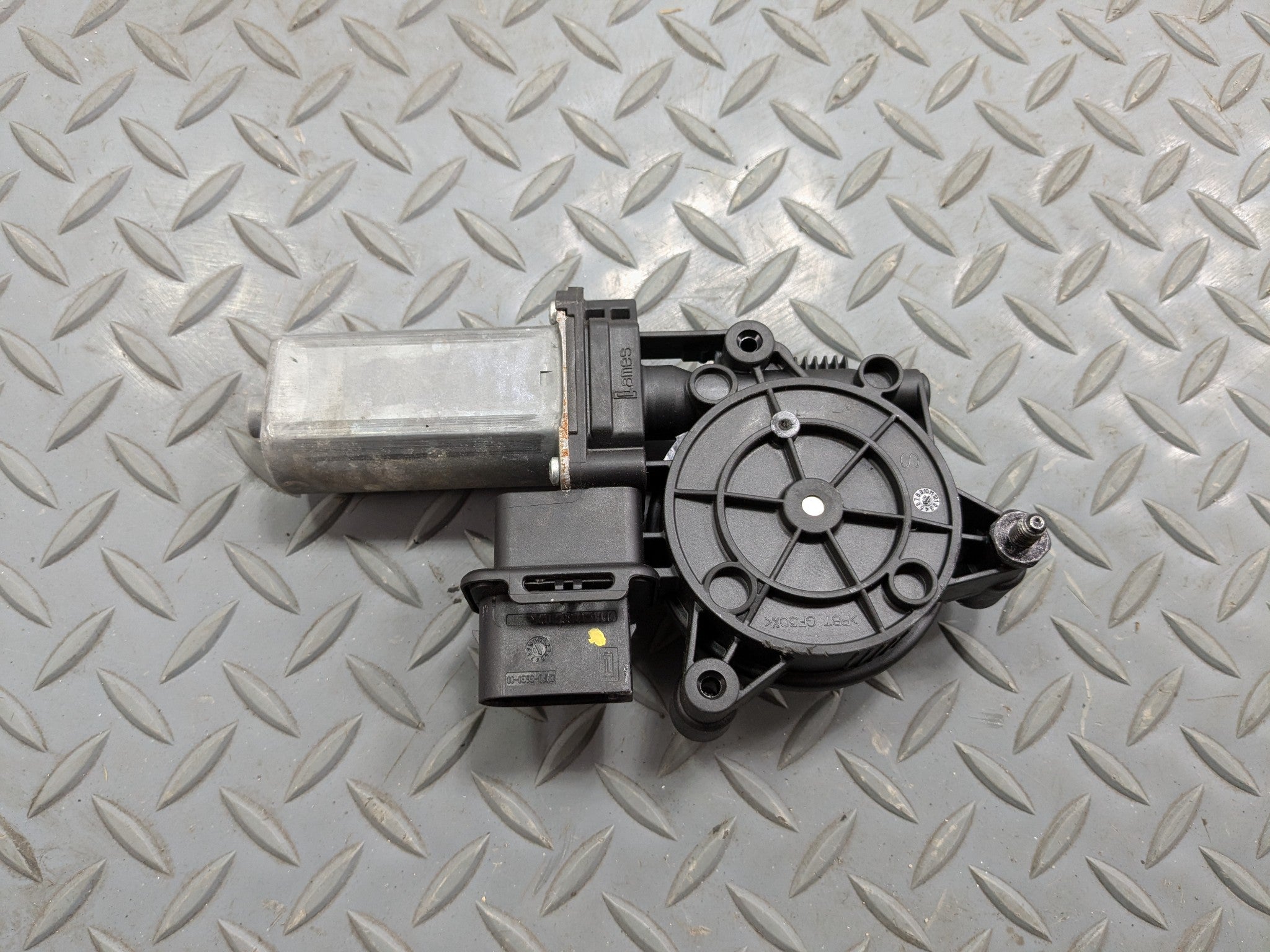 2016 - 2019 OEM BMW 330I FRONT RIGHT PASSENGER SIDE POWER WINDOW MOTOR ASSEMBLY