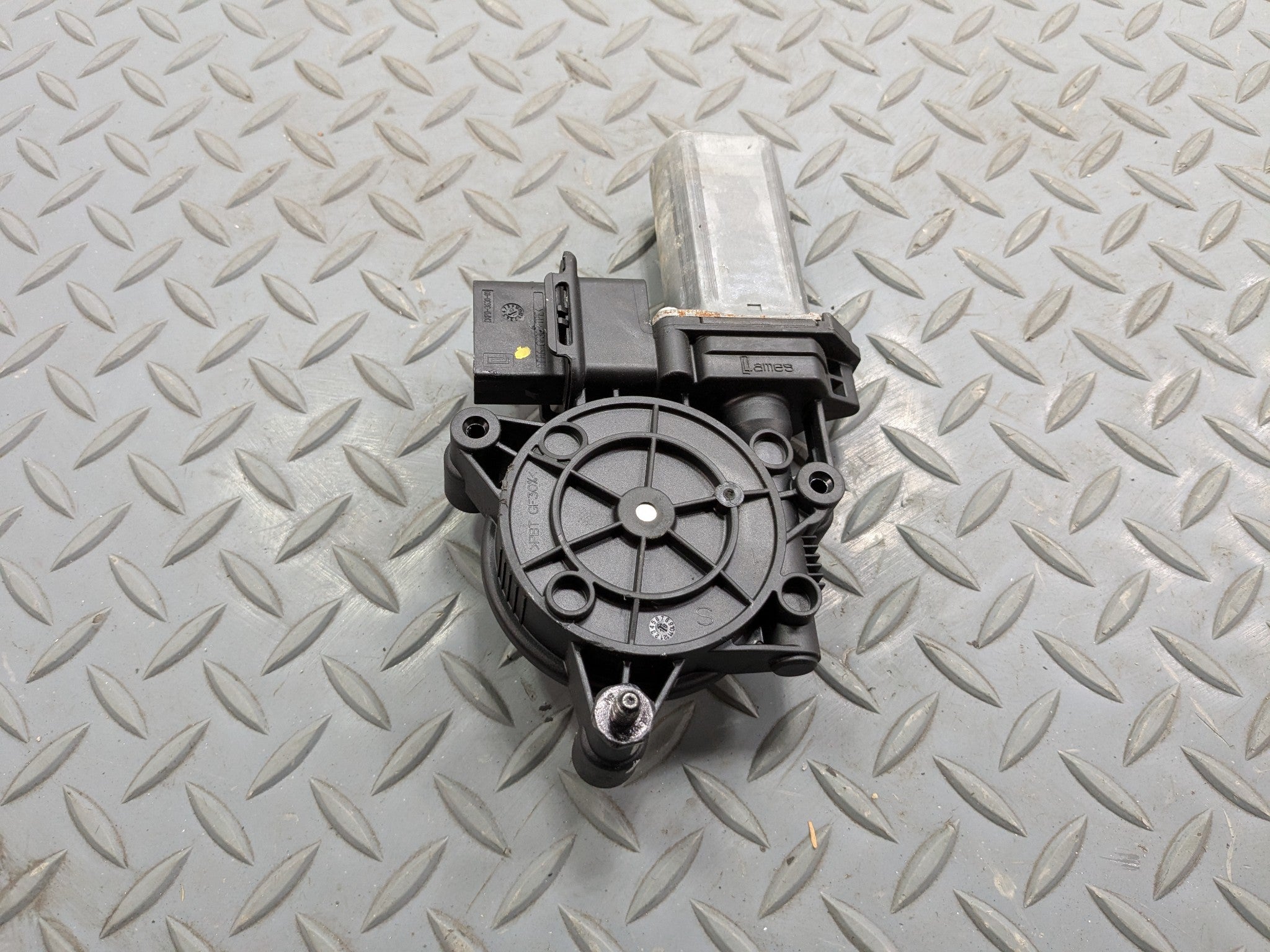 2016 - 2019 OEM BMW 330I FRONT RIGHT PASSENGER SIDE POWER WINDOW MOTOR ASSEMBLY