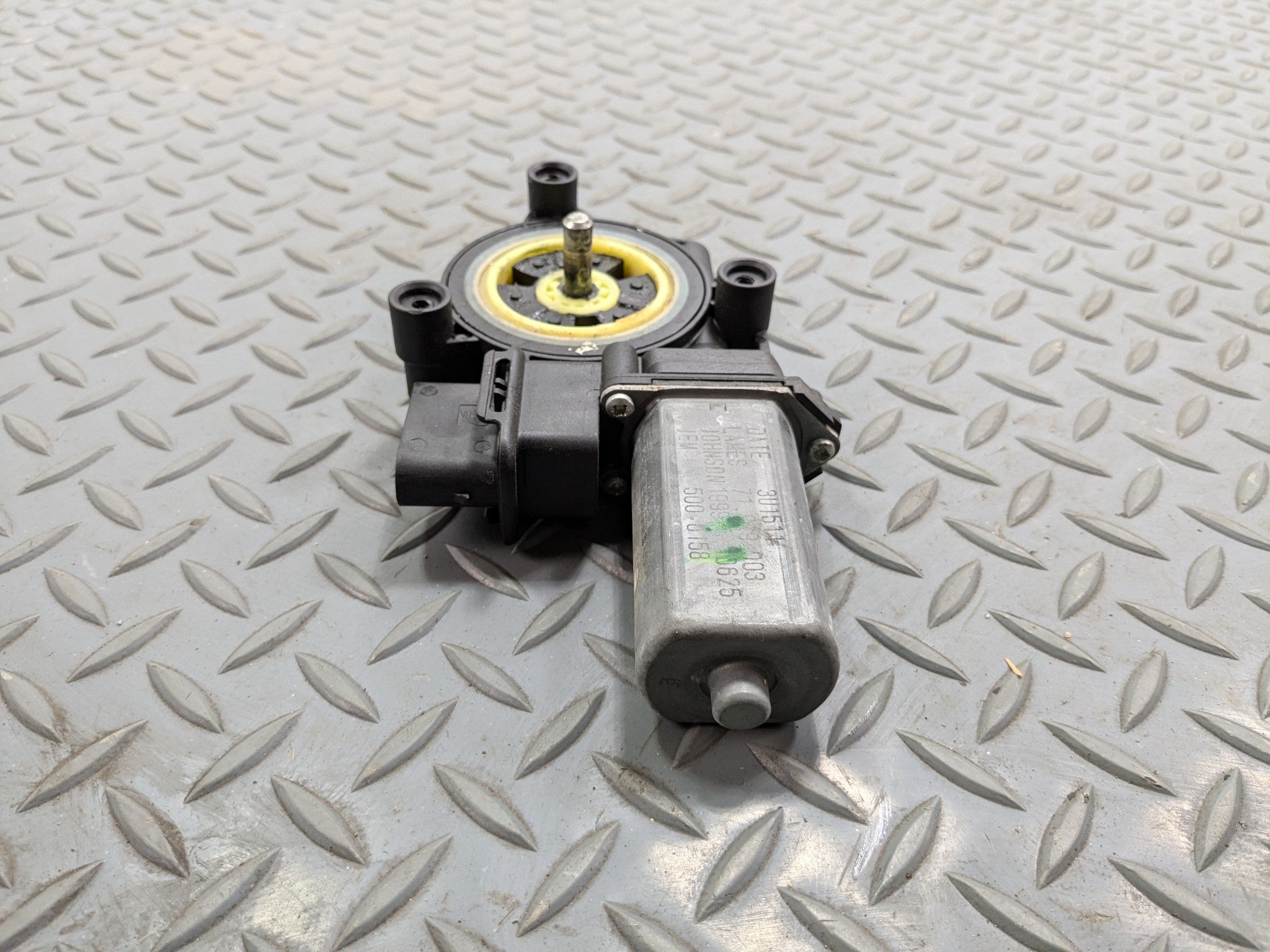 2016 - 2019 OEM BMW 330I FRONT RIGHT PASSENGER SIDE POWER WINDOW MOTOR ASSEMBLY