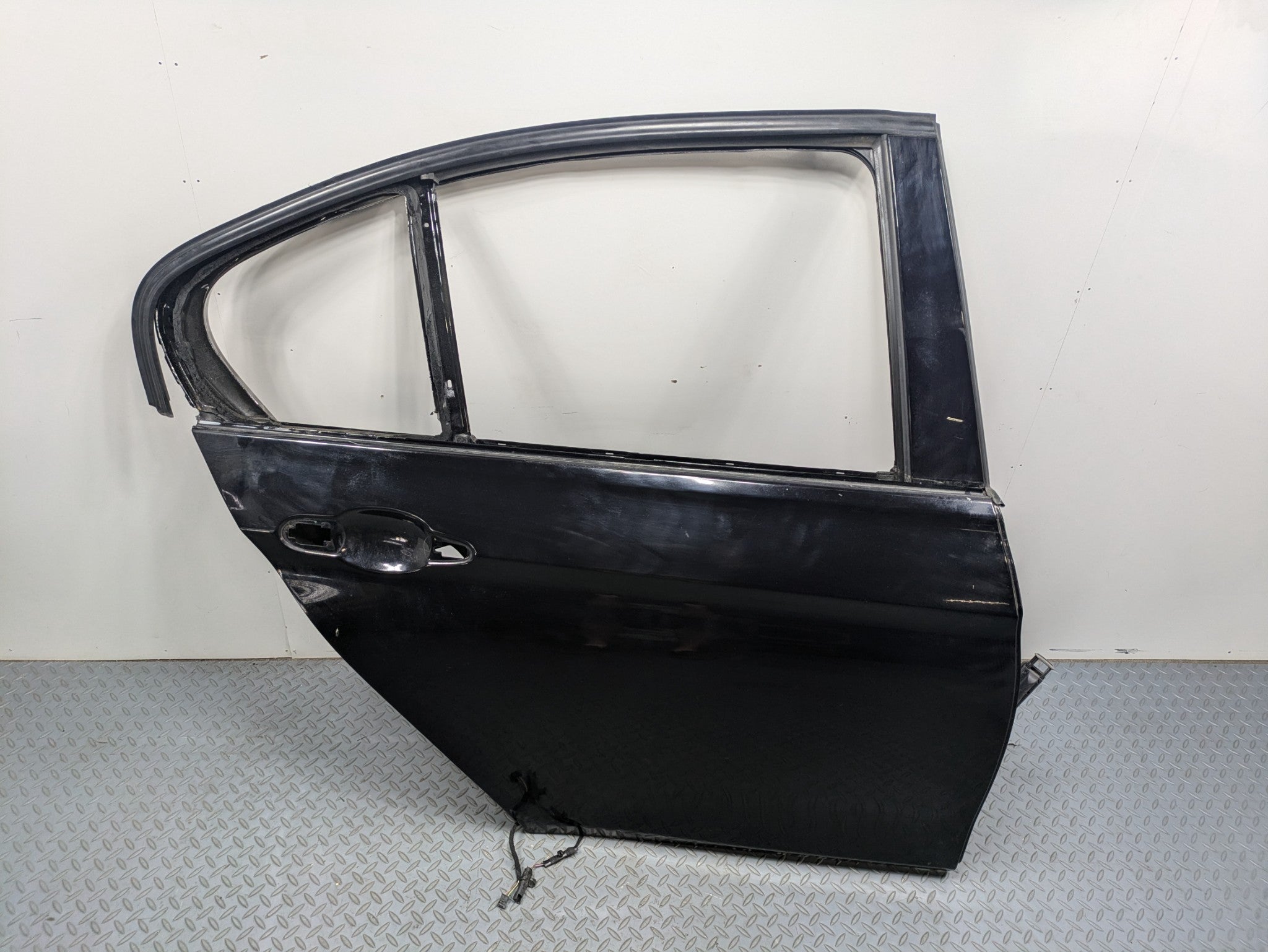 2016 - 2019 OEM BMW 330I REAR RIGHT SIDE DOOR SHELL PANEL BLACK ASSEMBLY