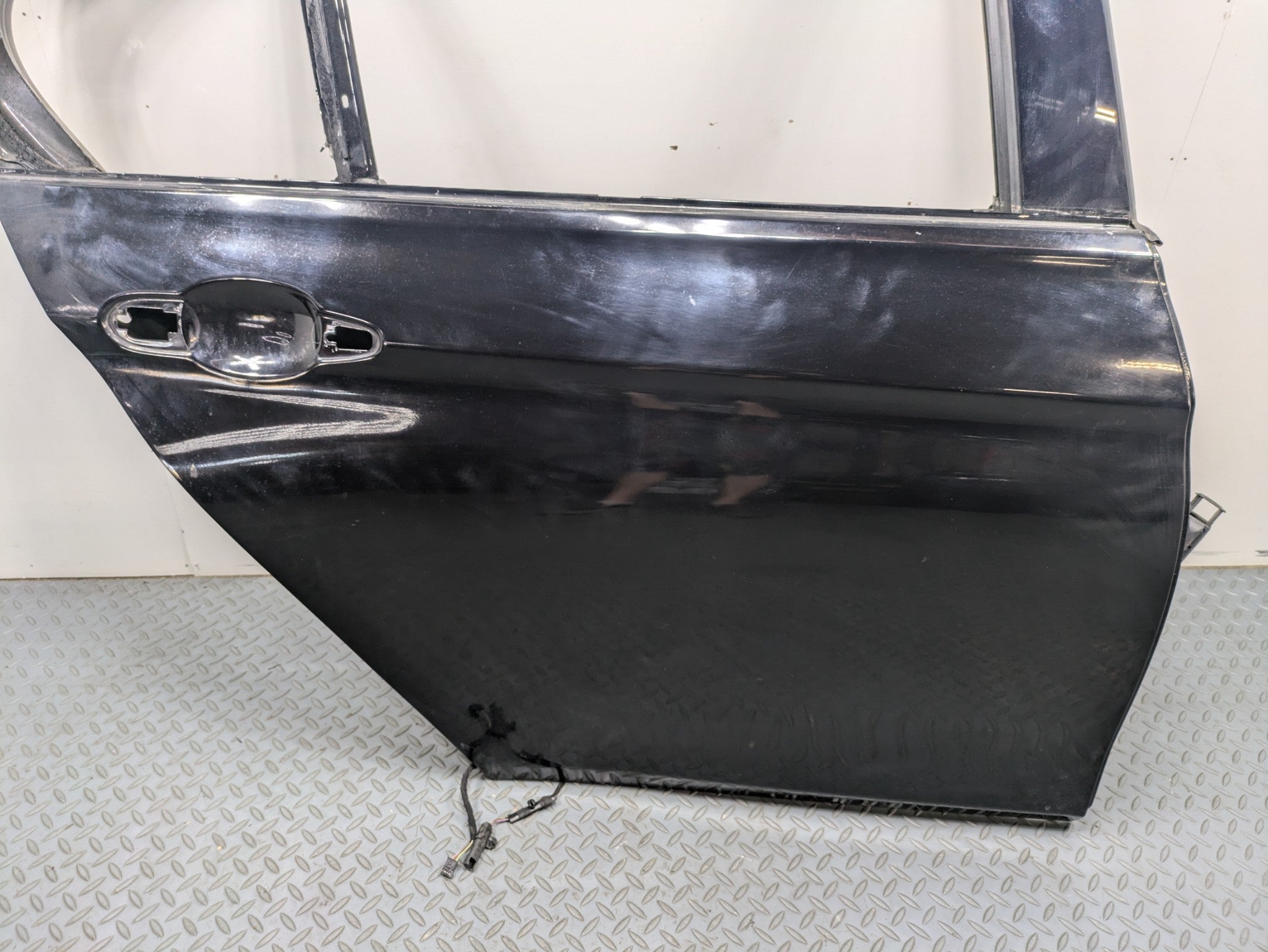 2016 - 2019 OEM BMW 330I REAR RIGHT SIDE DOOR SHELL PANEL BLACK ASSEMBLY