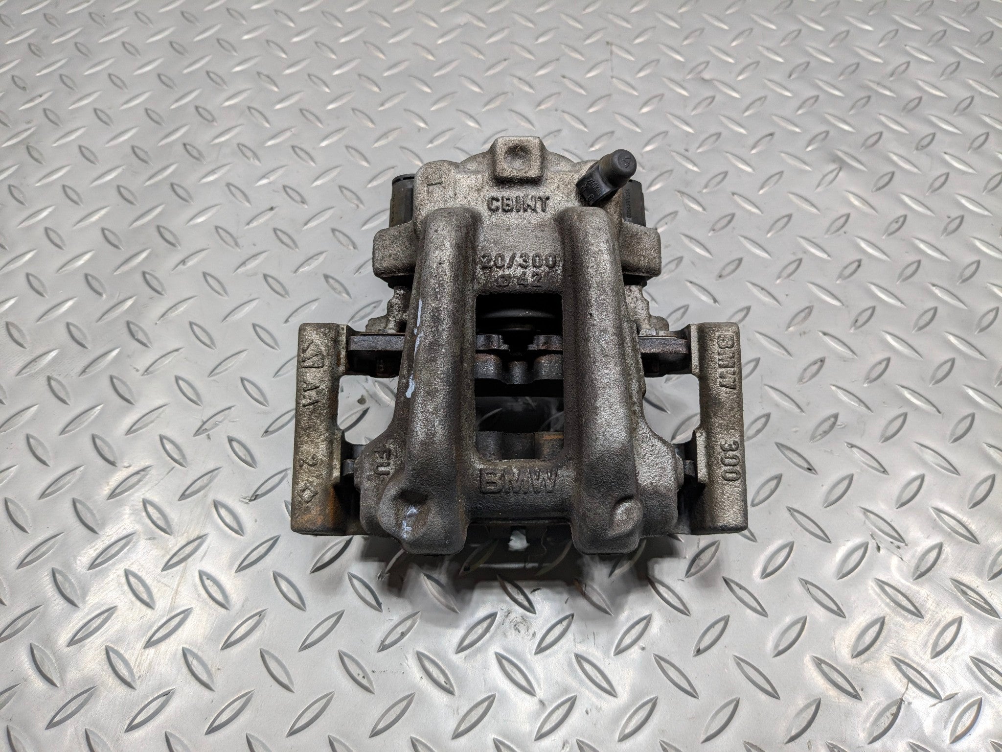 2016 - 2019 OEM BMW 330I REAR LEFT DRIVER SIDE BRAKE CALIPER FITS