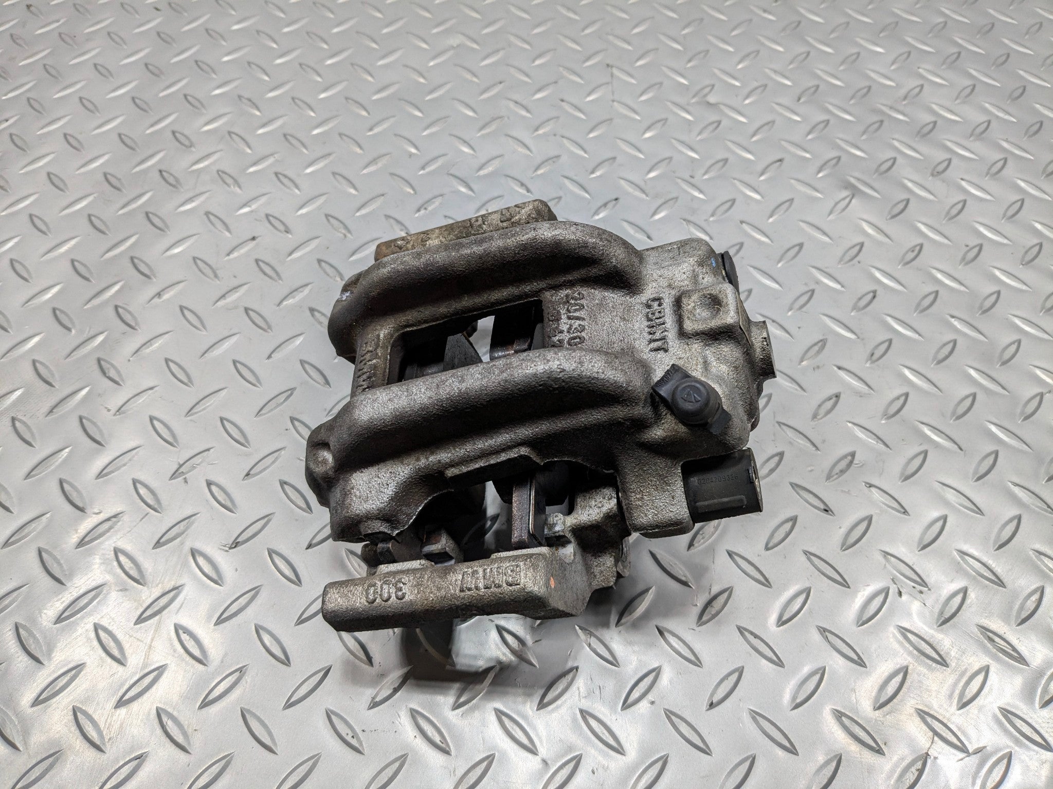 2016 - 2019 OEM BMW 330I REAR LEFT DRIVER SIDE BRAKE CALIPER FITS