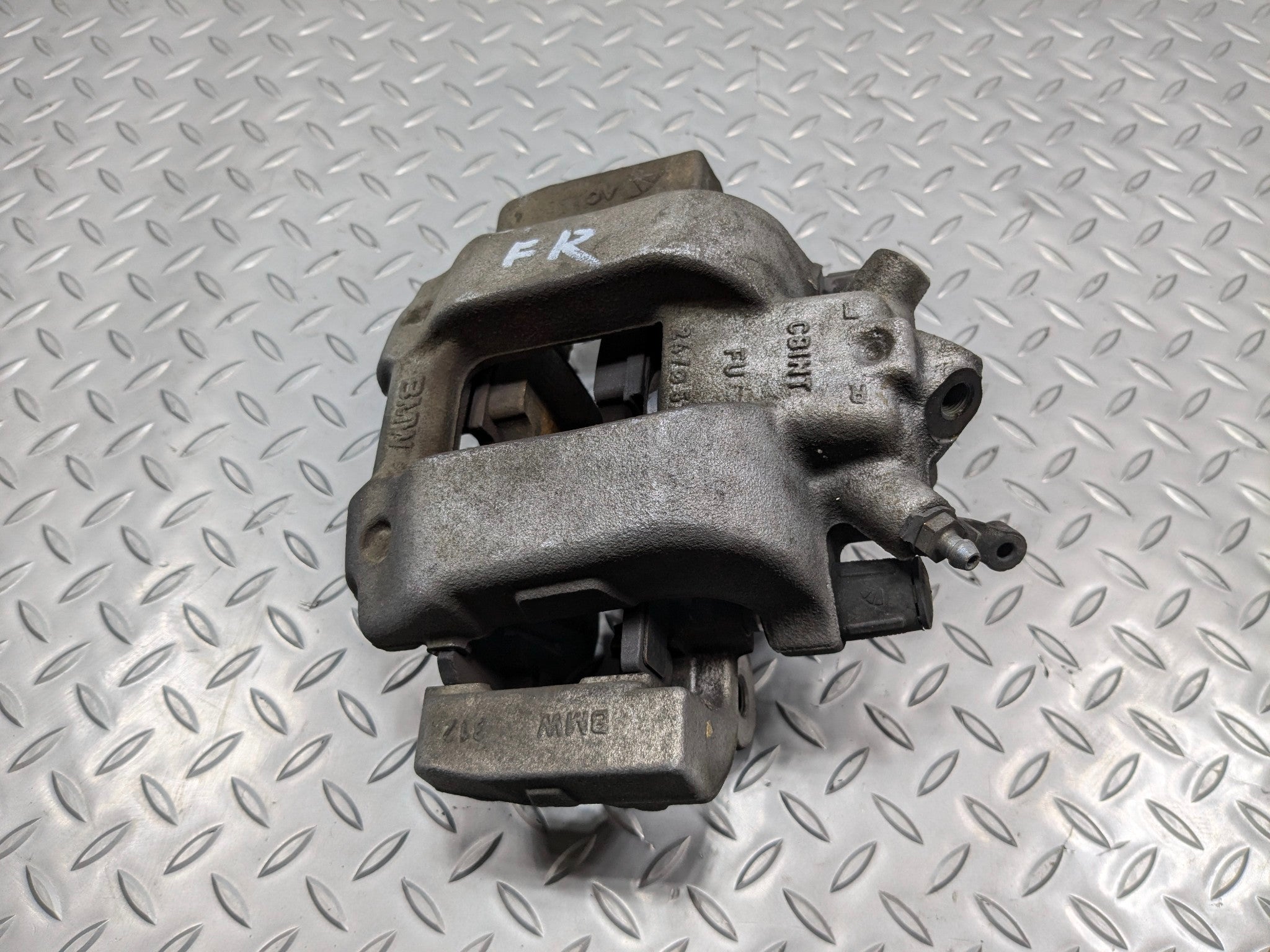 2016 - 2019 OEM BMW 330I FRONT RIGHT PASSENGER SIDE BRAKE CALIPER FITS