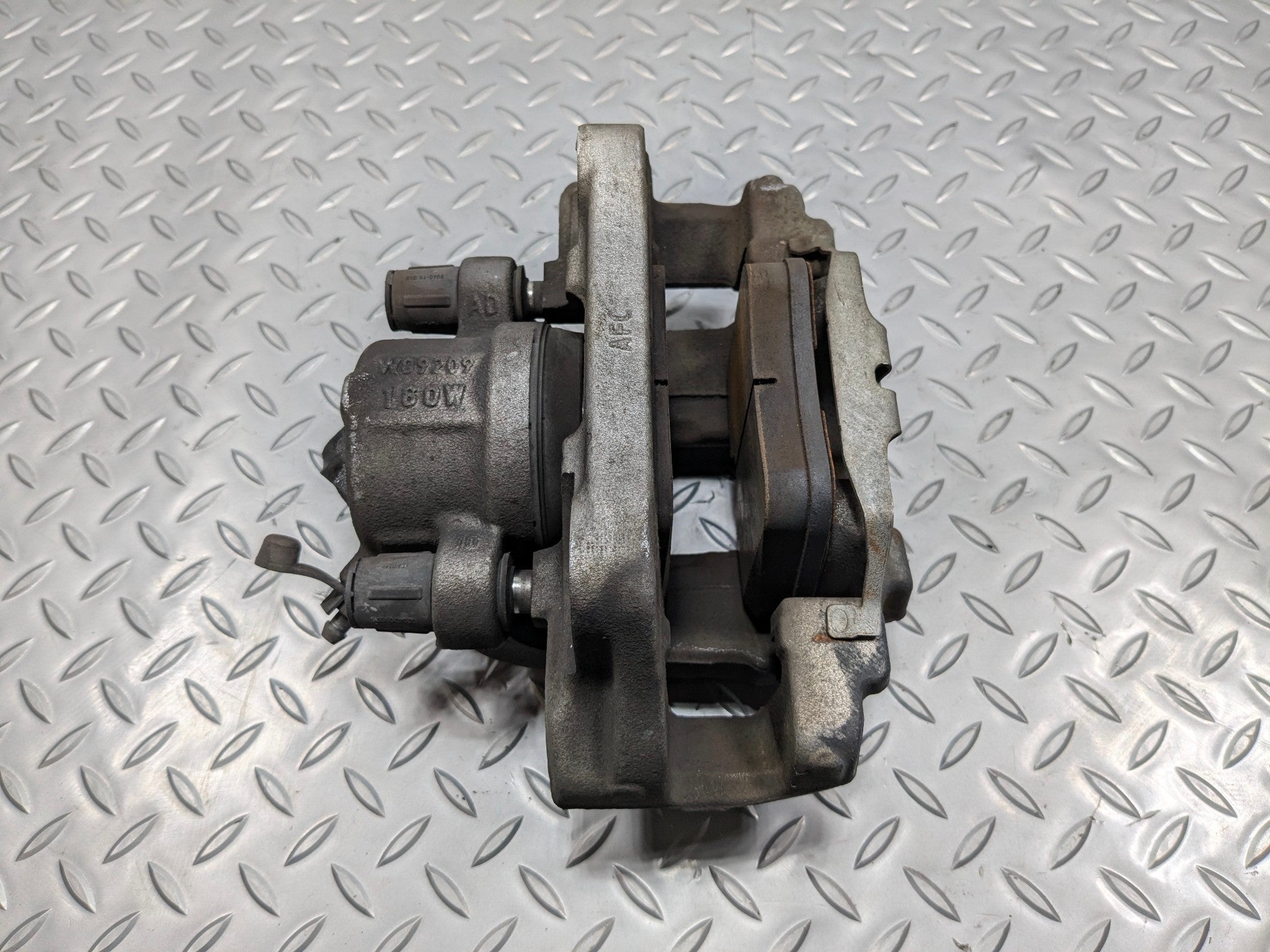 2016 - 2019 OEM BMW 330I FRONT RIGHT PASSENGER SIDE BRAKE CALIPER FITS