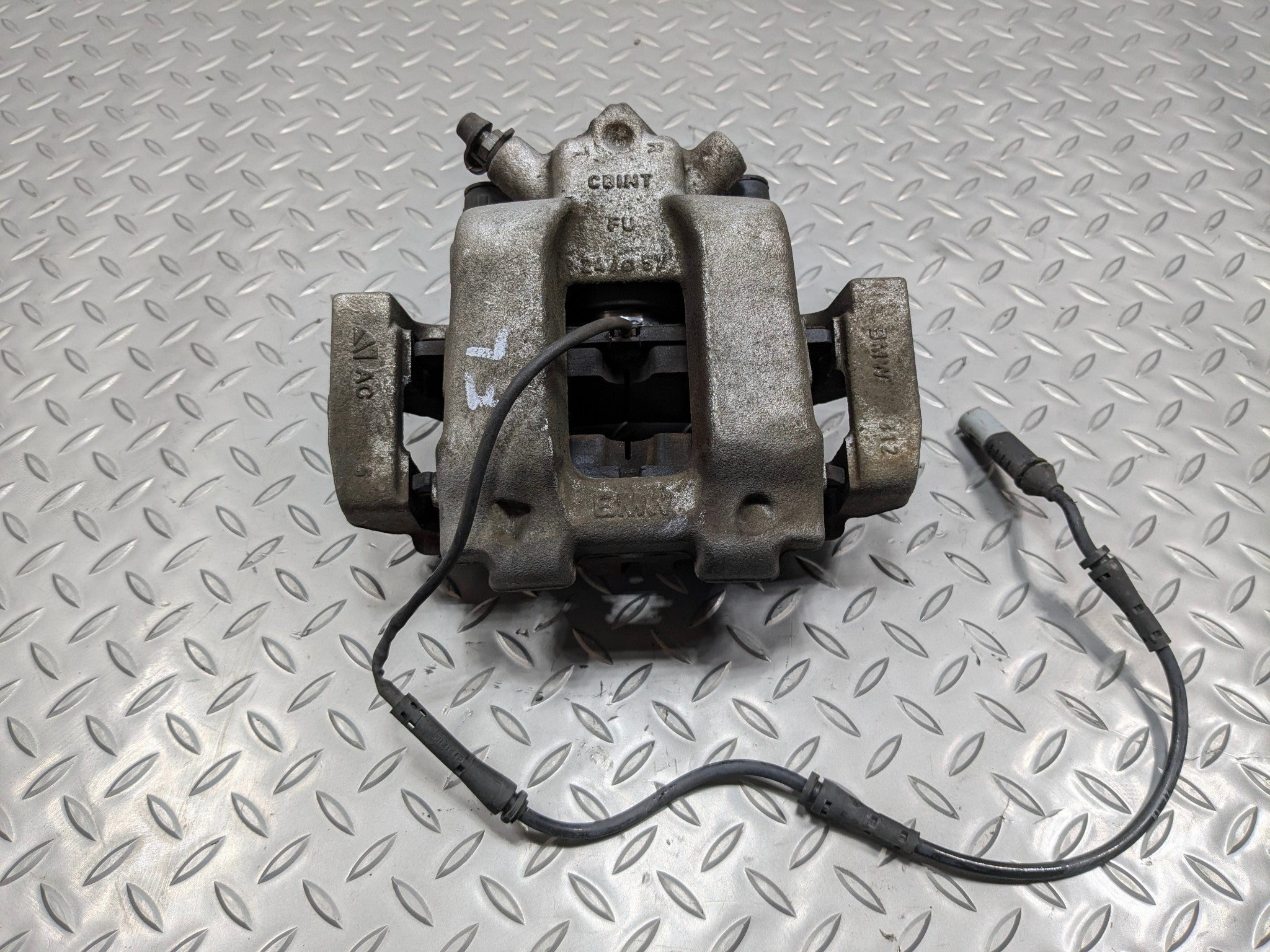 2016 - 2019 OEM BMW 330I FRONT LEFT DRIVER SIDE BRAKE CALIPER FITS