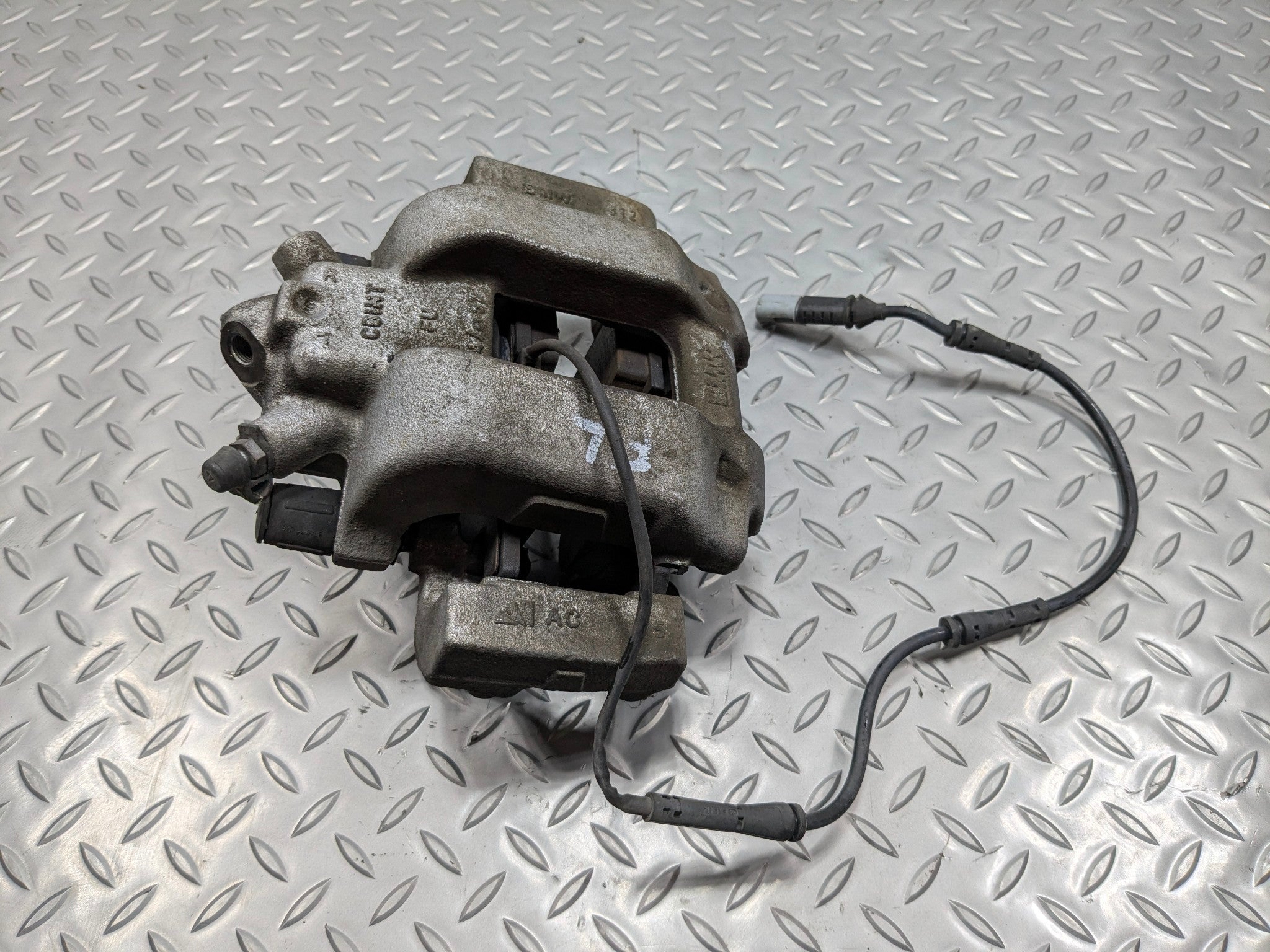 2016 - 2019 OEM BMW 330I FRONT LEFT DRIVER SIDE BRAKE CALIPER FITS