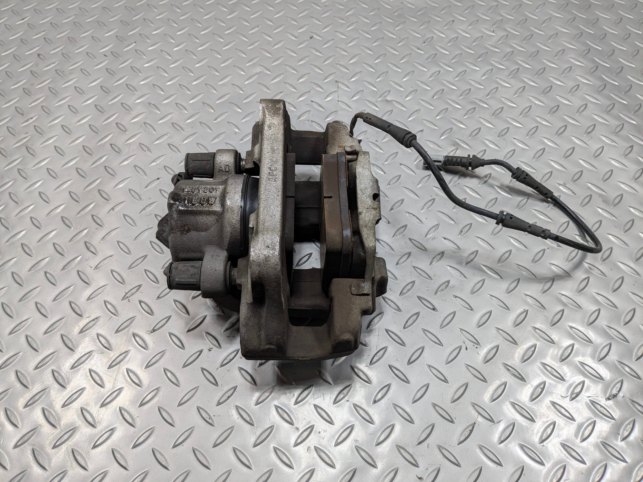 2016 - 2019 OEM BMW 330I FRONT LEFT DRIVER SIDE BRAKE CALIPER FITS