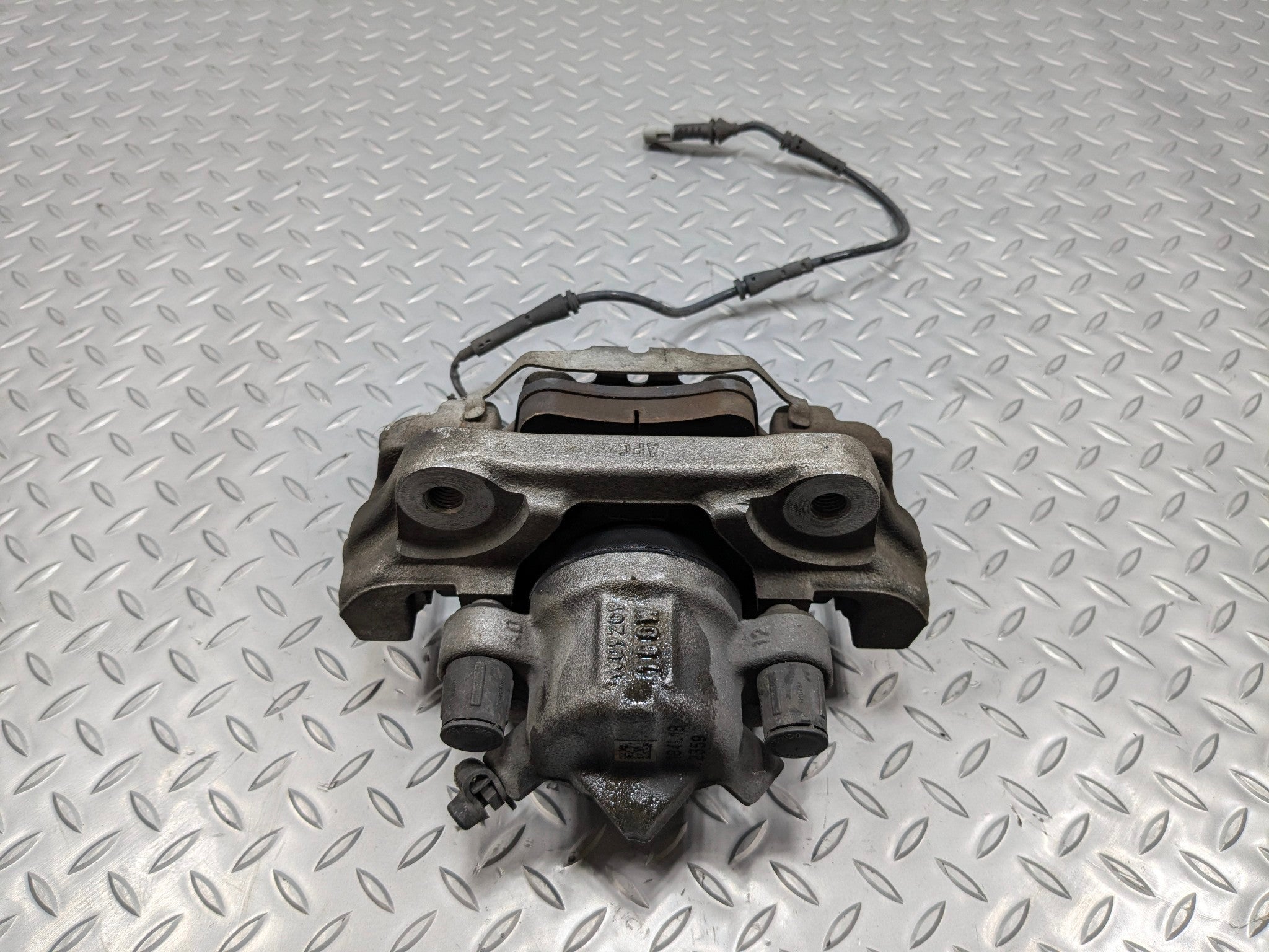 2016 - 2019 OEM BMW 330I FRONT LEFT DRIVER SIDE BRAKE CALIPER FITS
