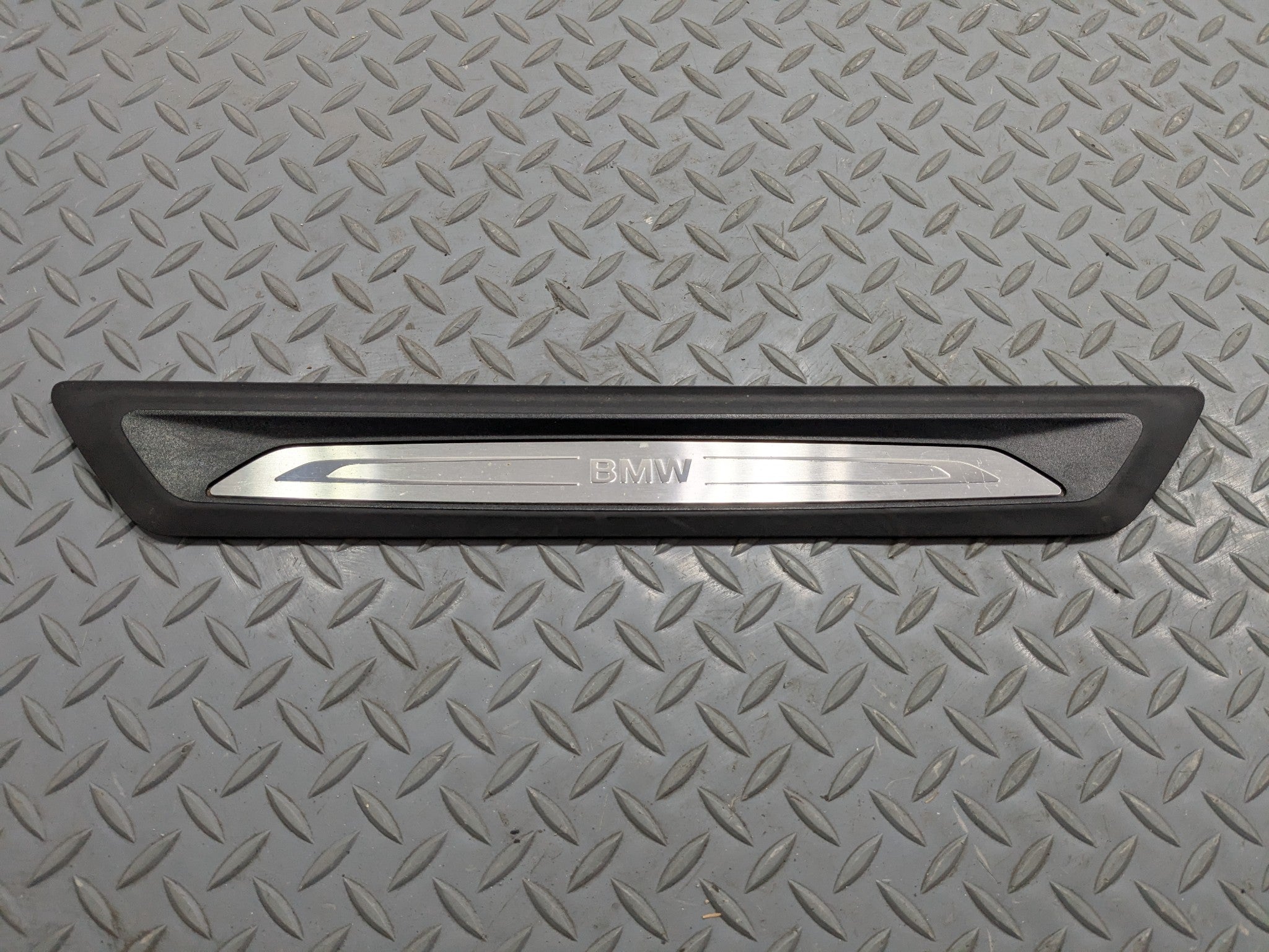 2016 - 2019 OEM BMW 330I FRONT LEFT DRIVER SIDE DOOR SILL SCUFF PLATE TRIM