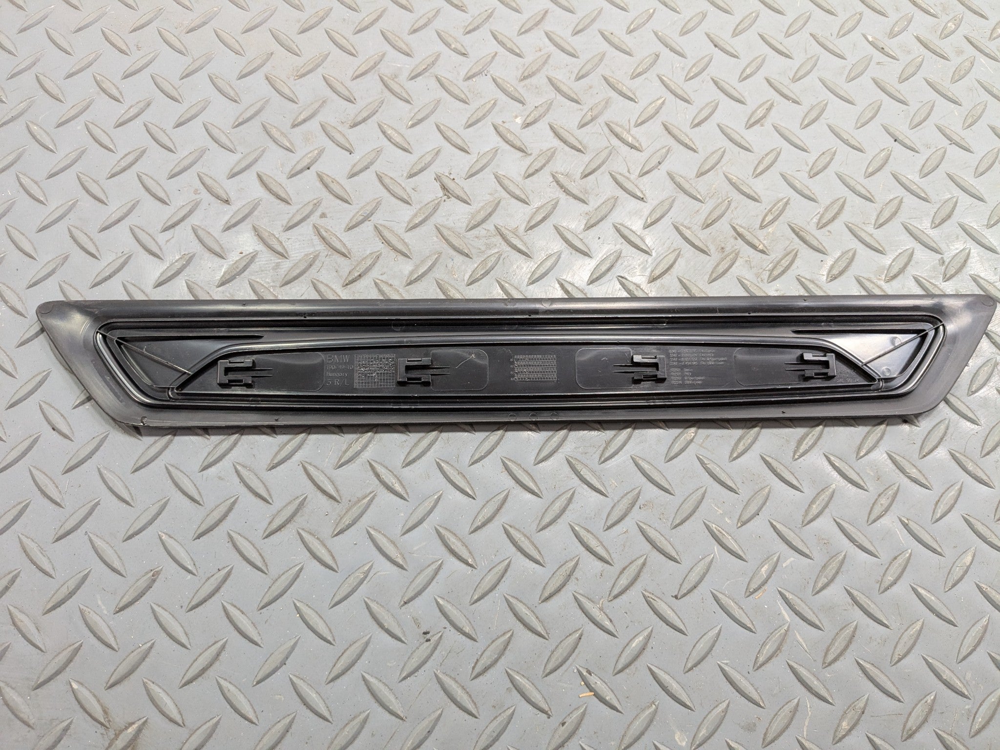2016 - 2019 OEM BMW 330I FRONT LEFT DRIVER SIDE DOOR SILL SCUFF PLATE TRIM