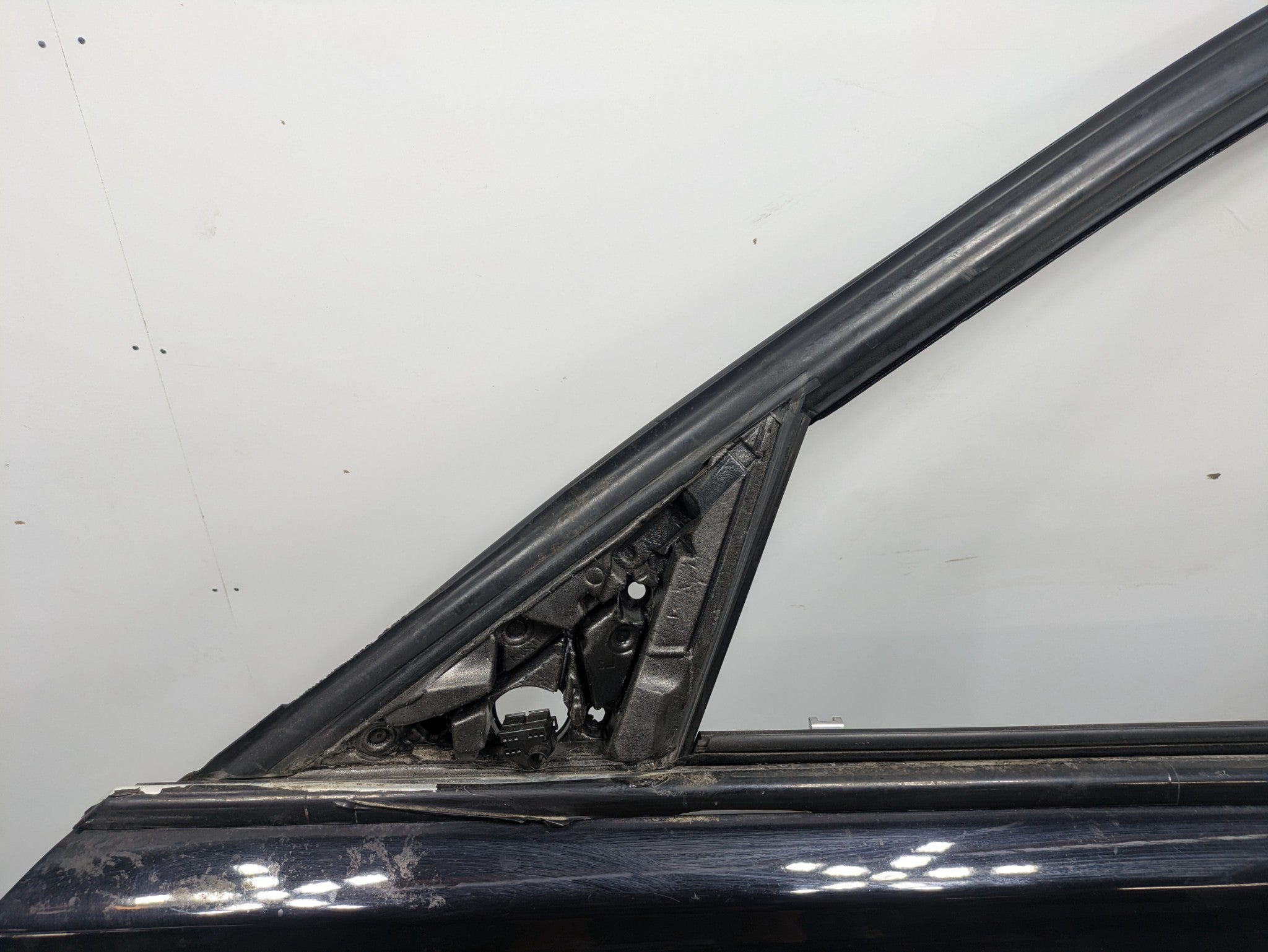 2016 - 2019 OEM BMW 330I FRONT LEFT SIDE DOOR SHELL PANEL BLACK ASSEMBLY