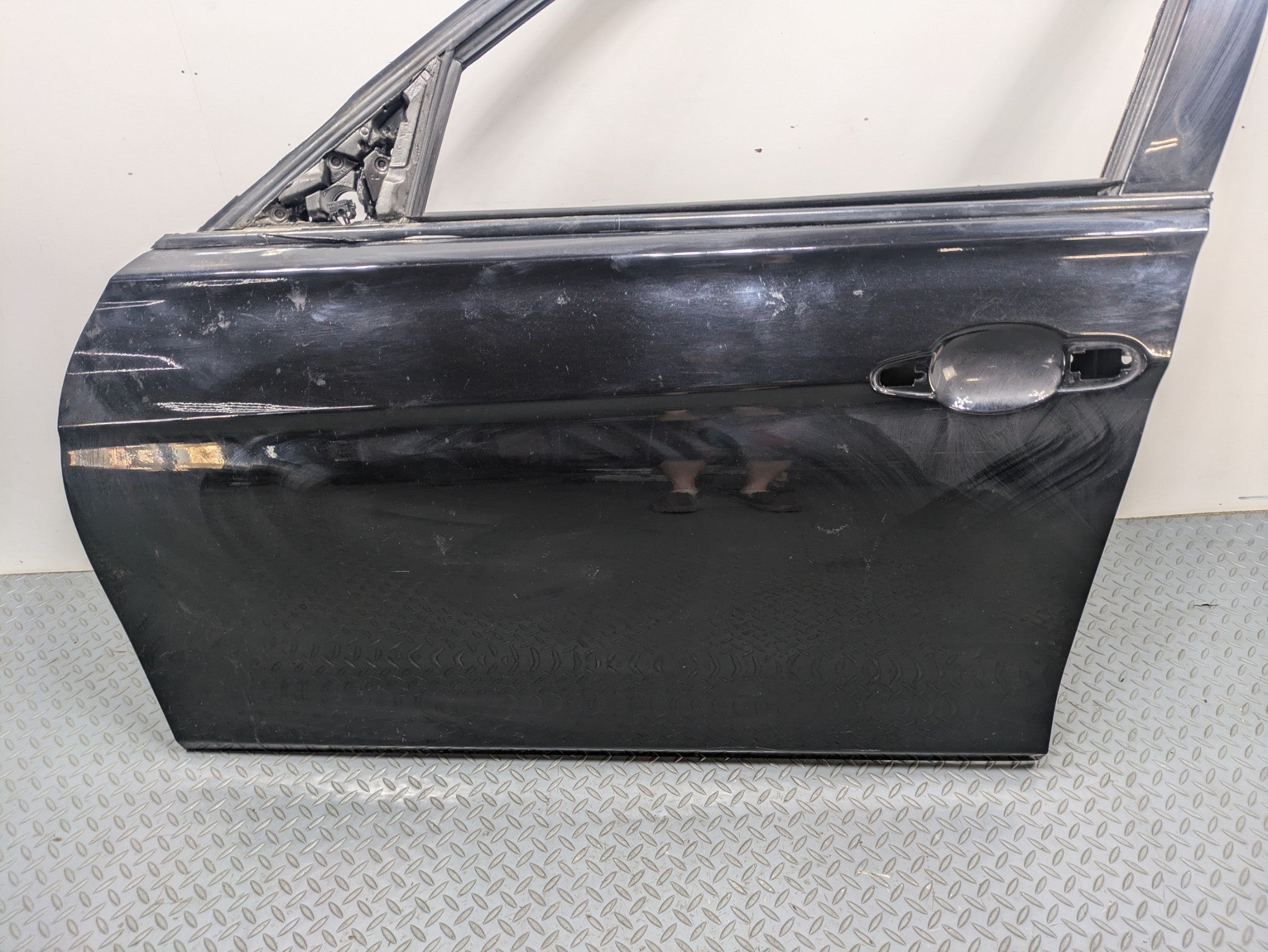 2016 - 2019 OEM BMW 330I FRONT LEFT SIDE DOOR SHELL PANEL BLACK ASSEMBLY