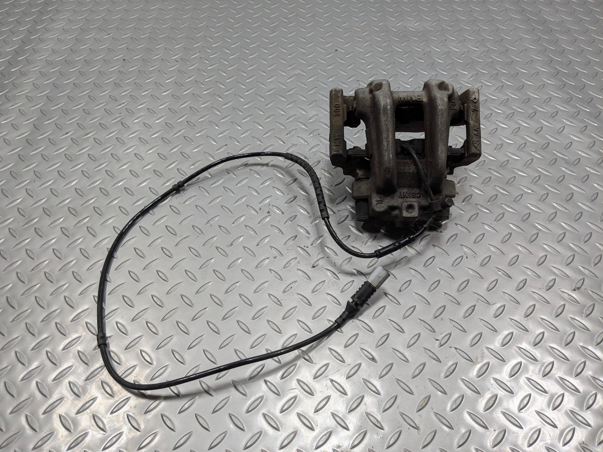 2016 - 2019 OEM BMW 330I REAR RIGHT PASSENGER SIDE BRAKE CALIPER FITS
