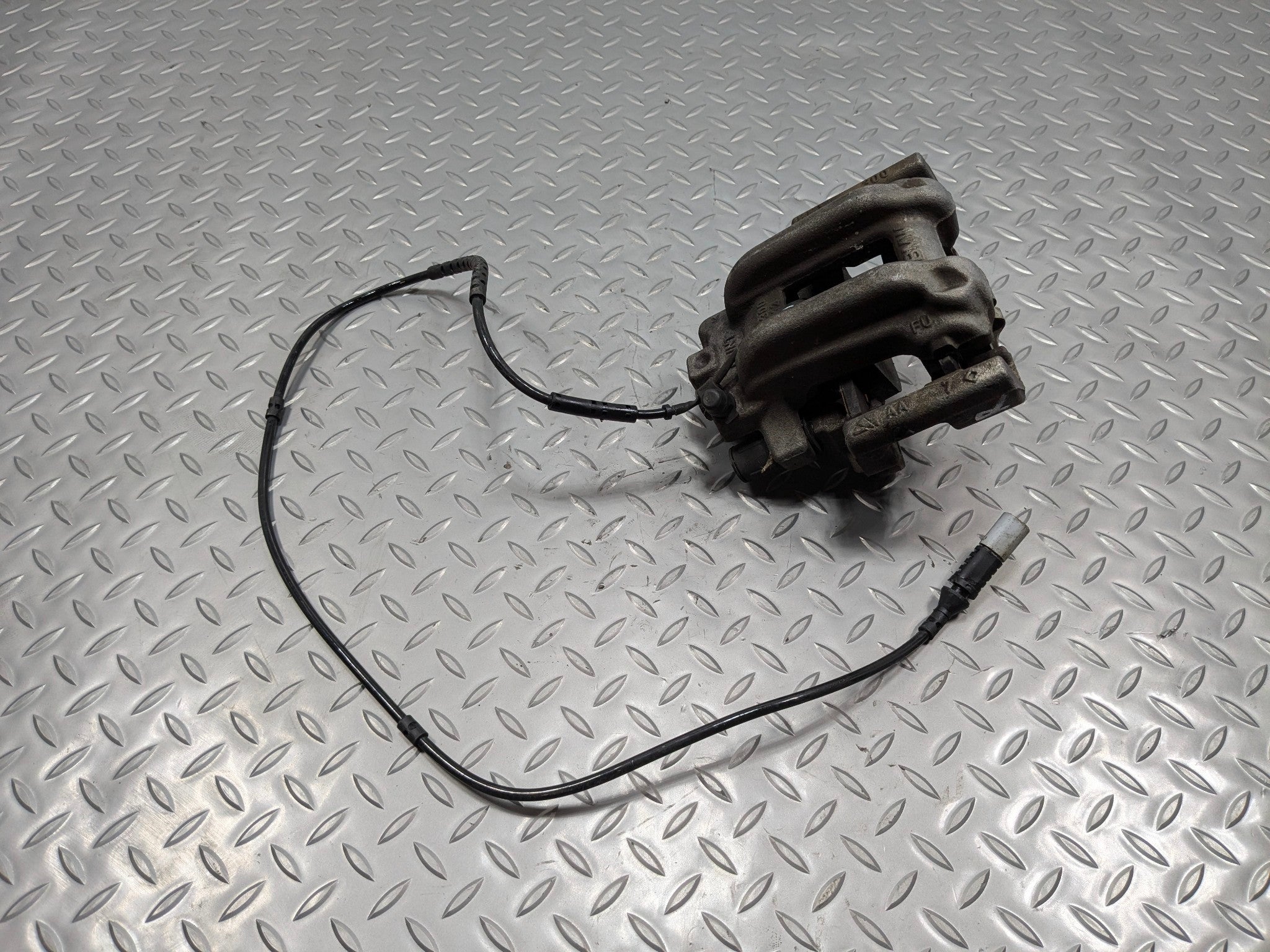 2016 - 2019 OEM BMW 330I REAR RIGHT PASSENGER SIDE BRAKE CALIPER FITS