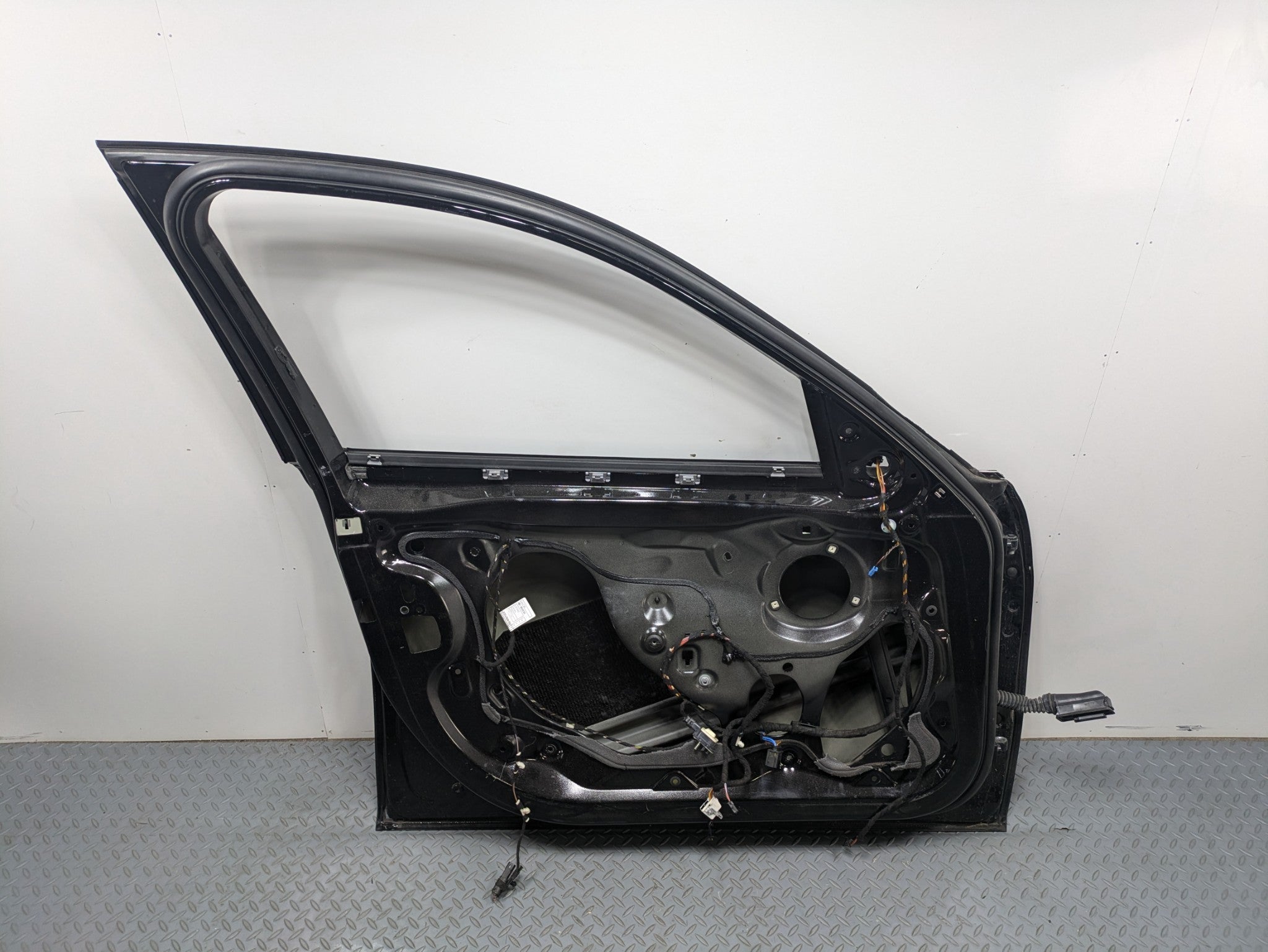 2016 - 2019 OEM BMW 330I FRONT LEFT SIDE DOOR SHELL PANEL BLACK ASSEMBLY