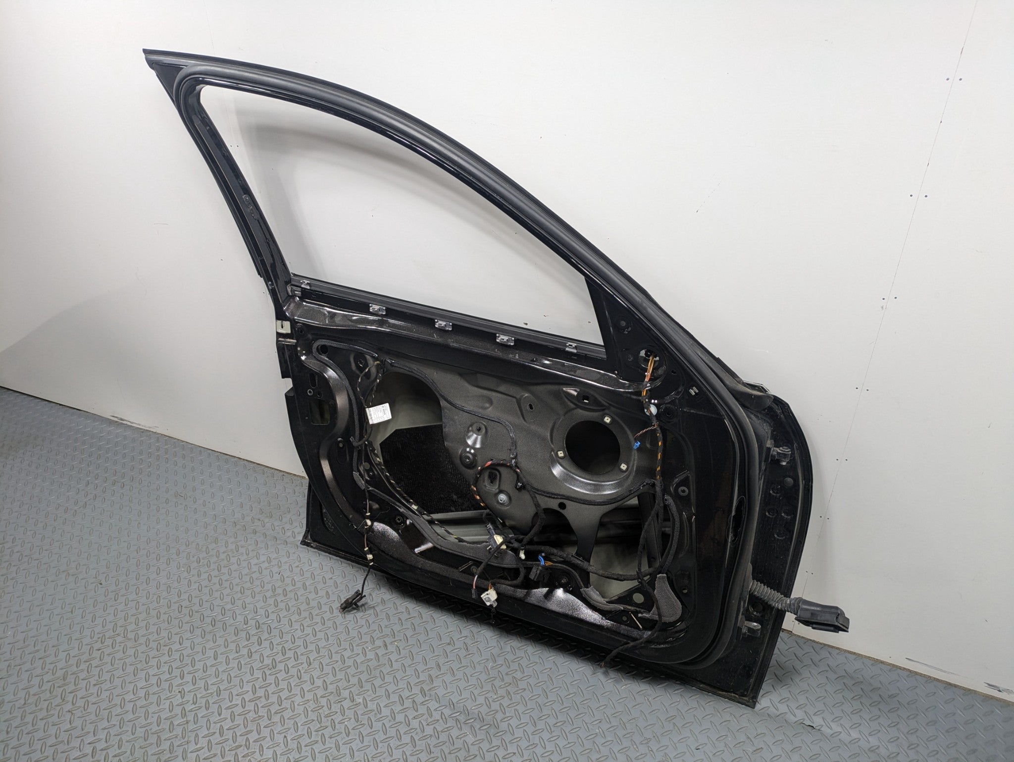 2016 - 2019 OEM BMW 330I FRONT LEFT SIDE DOOR SHELL PANEL BLACK ASSEMBLY