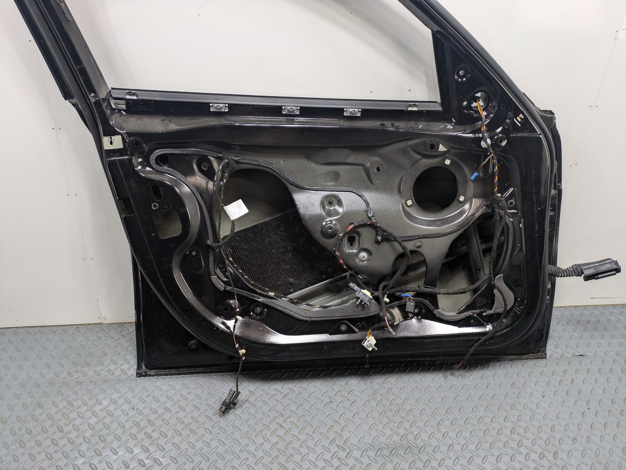 2016 - 2019 OEM BMW 330I FRONT LEFT SIDE DOOR SHELL PANEL BLACK ASSEMBLY
