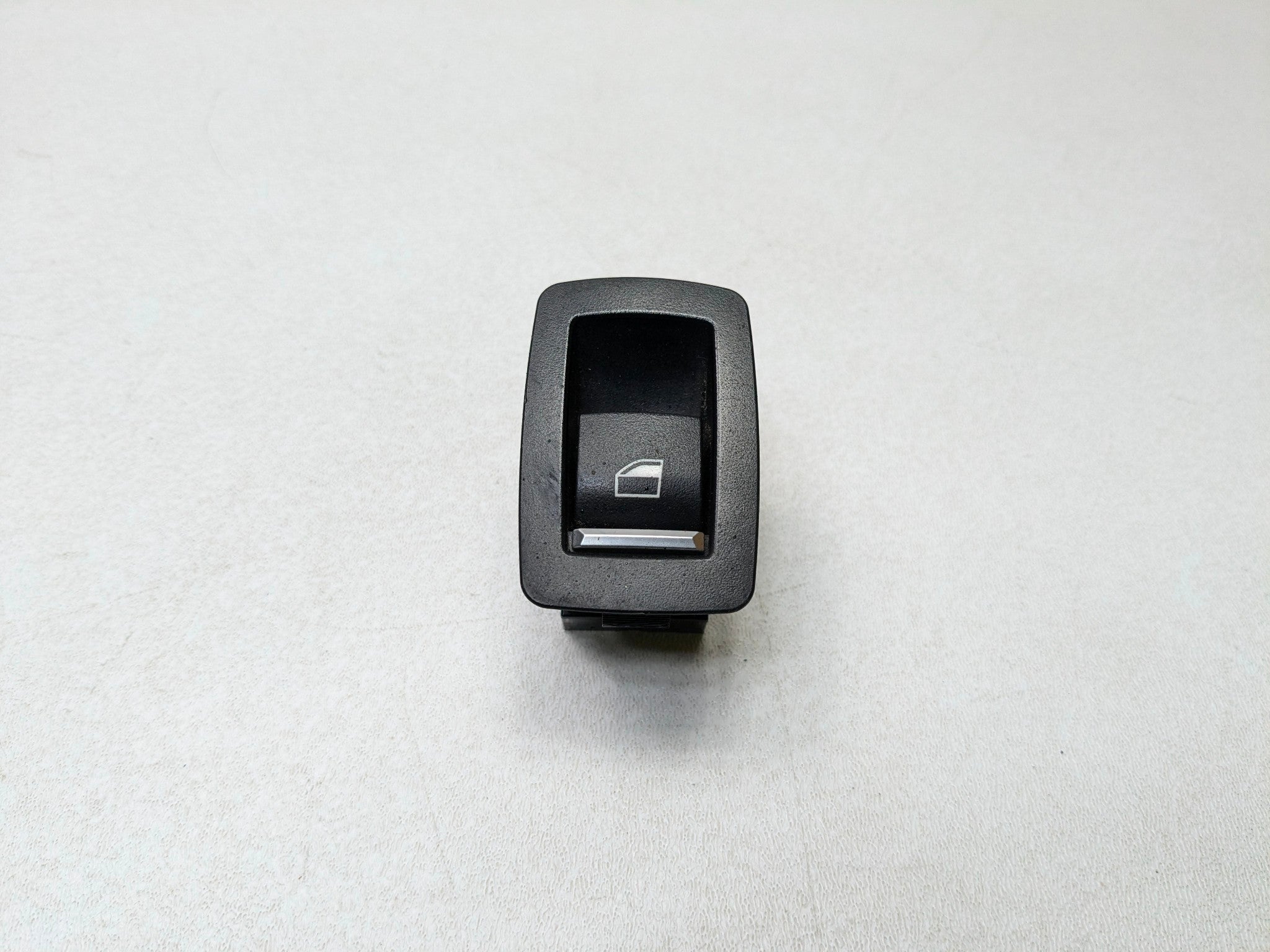 2016 - 2019 OEM BMW 330I REAR RIGHT SIDE DOOR WINDOW PUSH PULL SWITCH ASSEMBLY