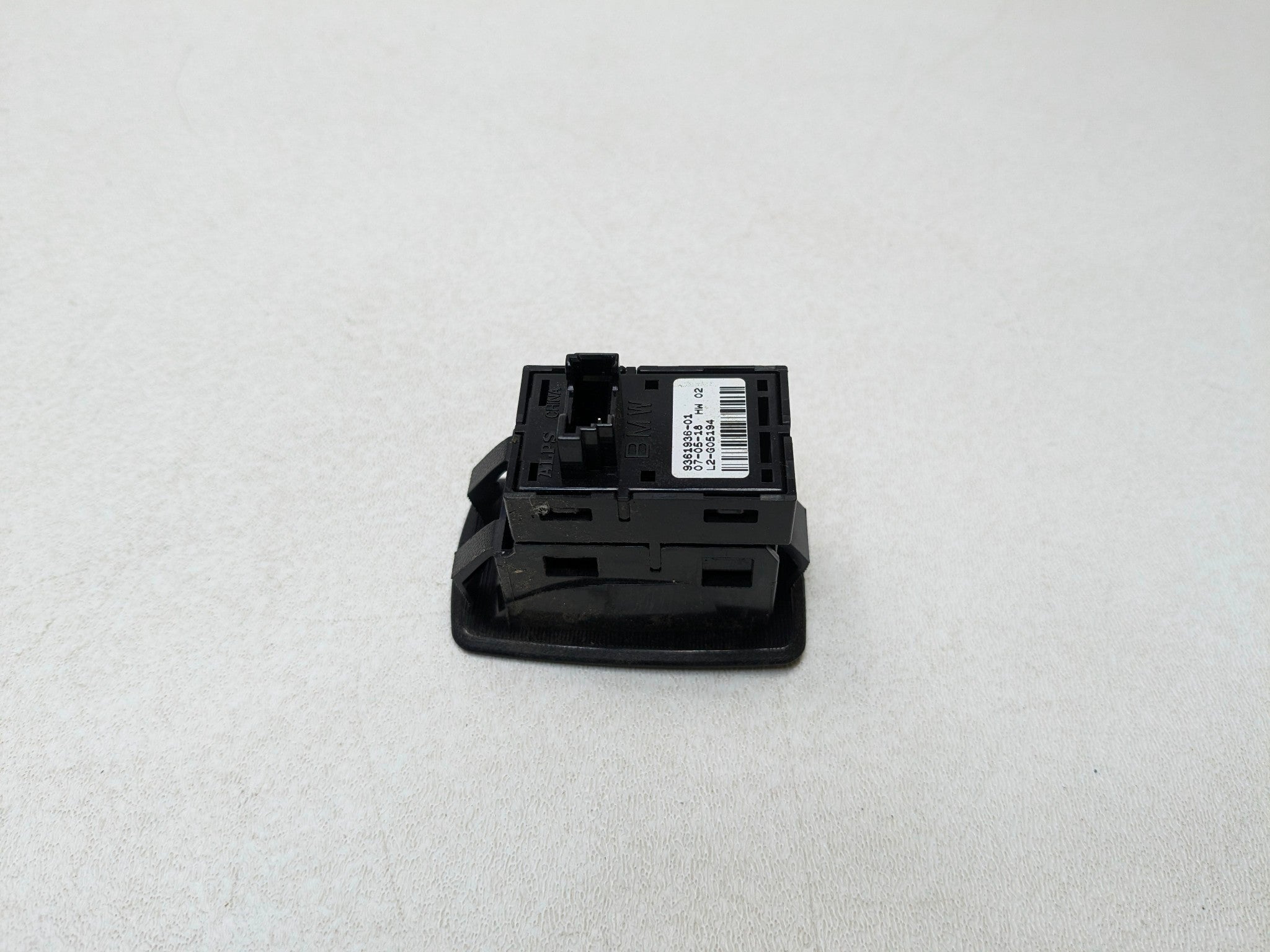 2016 - 2019 OEM BMW 330I REAR RIGHT SIDE DOOR WINDOW PUSH PULL SWITCH ASSEMBLY