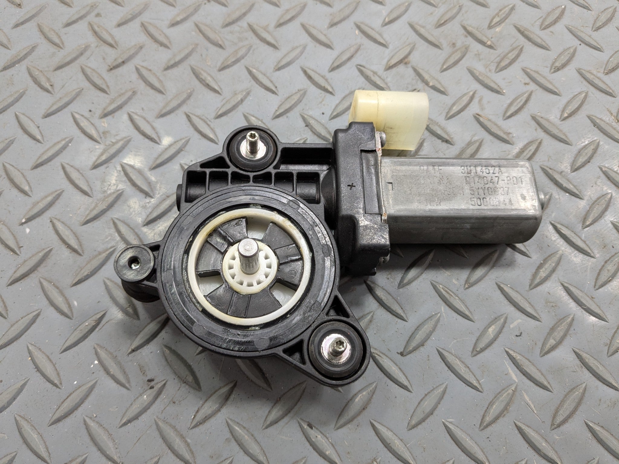 2016 - 2019 OEM BMW 330I REAR RIGHT PASSENGER SIDE POWER WINDOW MOTOR ASSEMBLY