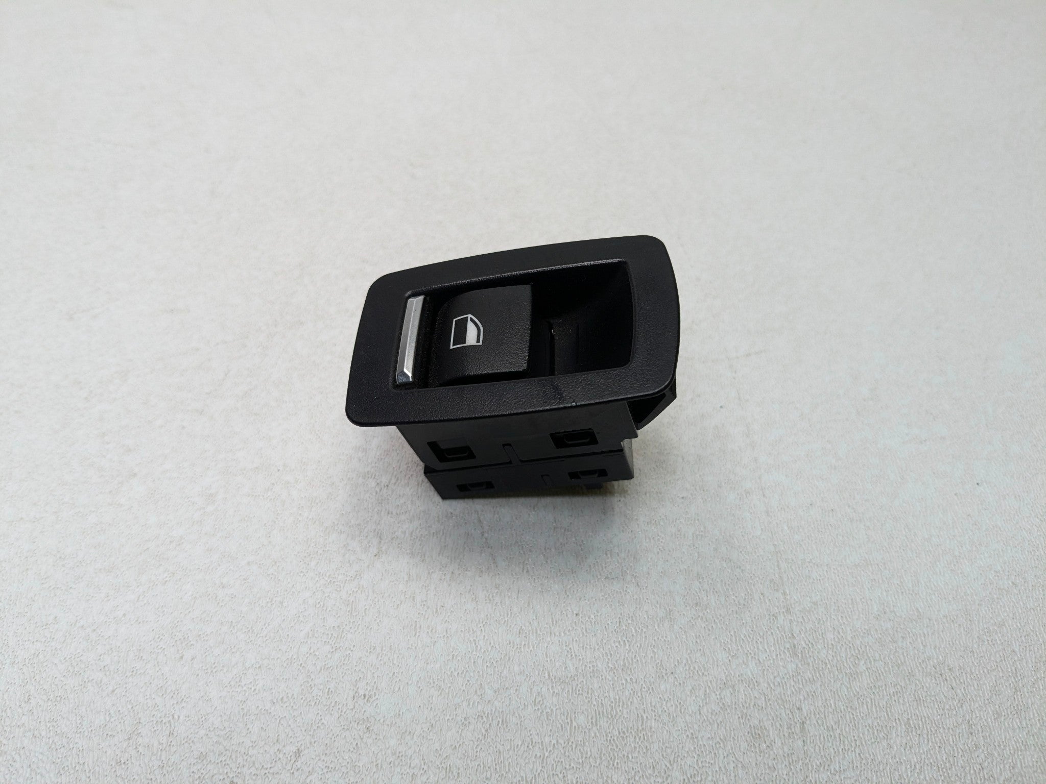 2016 - 2019 OEM BMW 330I REAR LEFT SIDE DOOR WINDOW PUSH PULL SWITCH ASSEMBLY