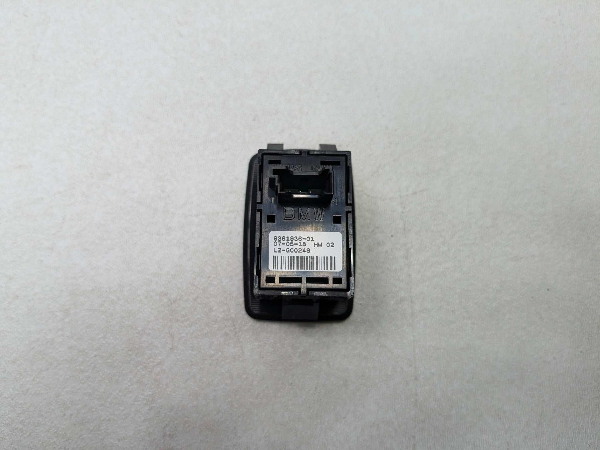 2016 - 2019 OEM BMW 330I REAR LEFT SIDE DOOR WINDOW PUSH PULL SWITCH ASSEMBLY
