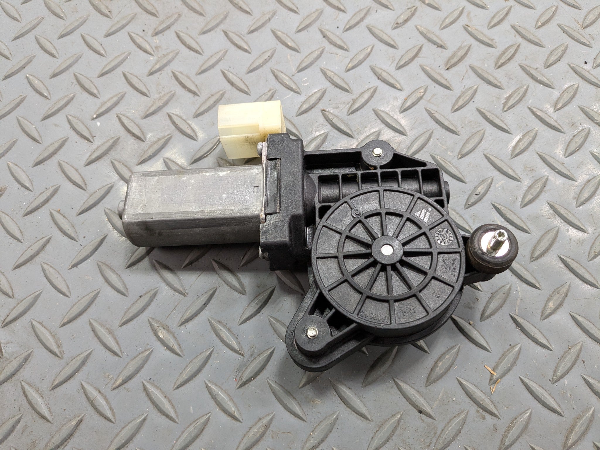 2016 - 2019 OEM BMW 330I REAR RIGHT PASSENGER SIDE POWER WINDOW MOTOR ASSEMBLY