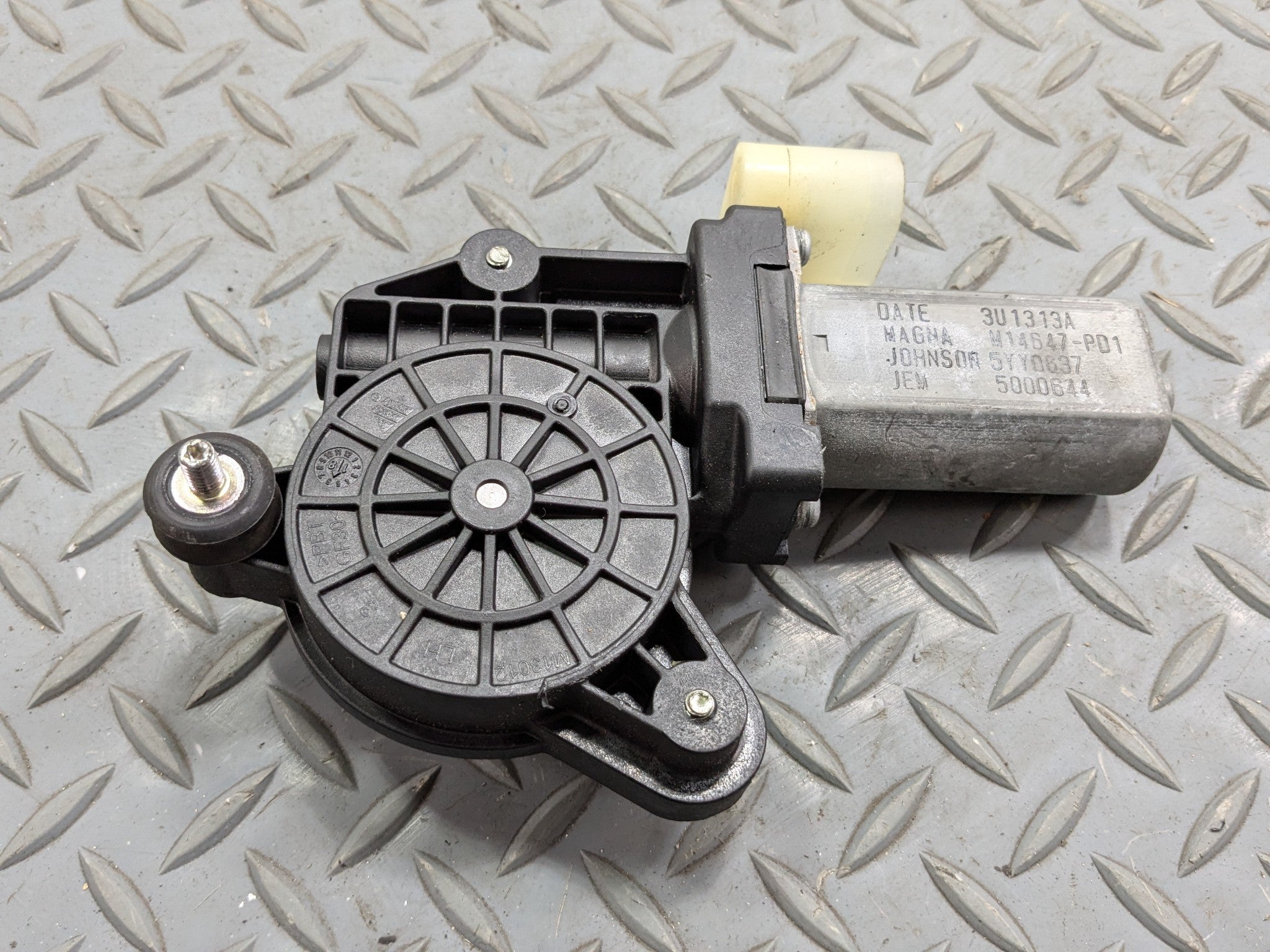 2016 - 2019 OEM BMW 330I REAR LEFT DRIVER SIDE POWER WINDOW MOTOR ASSEMBLY