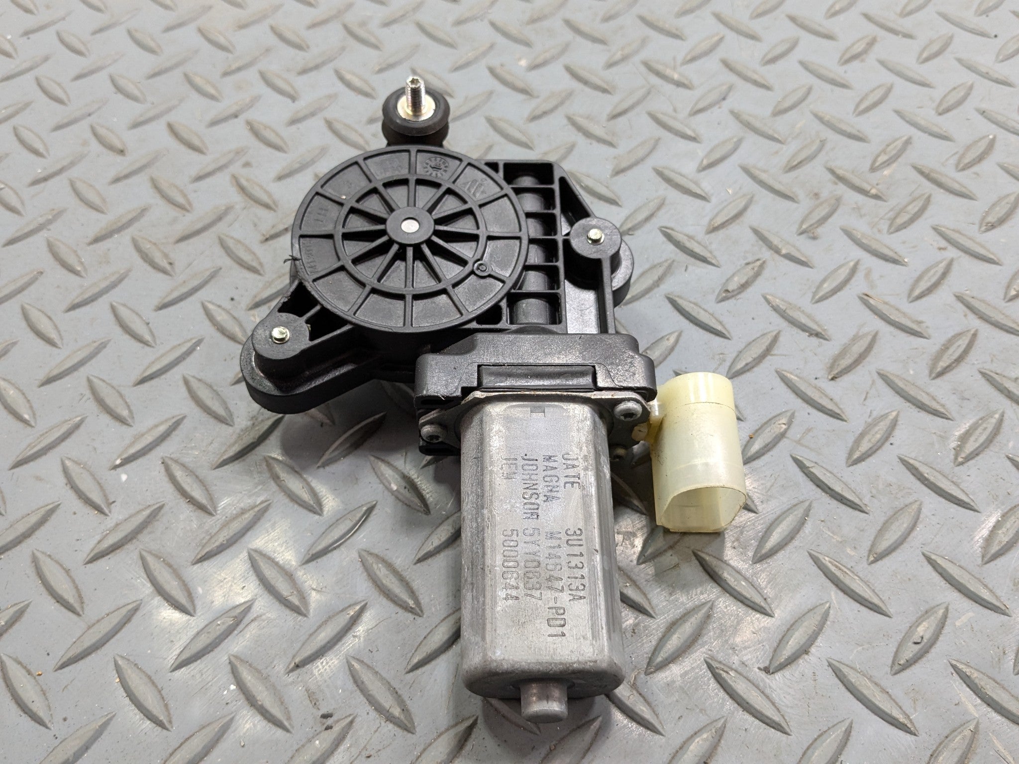 2016 - 2019 OEM BMW 330I REAR LEFT DRIVER SIDE POWER WINDOW MOTOR ASSEMBLY