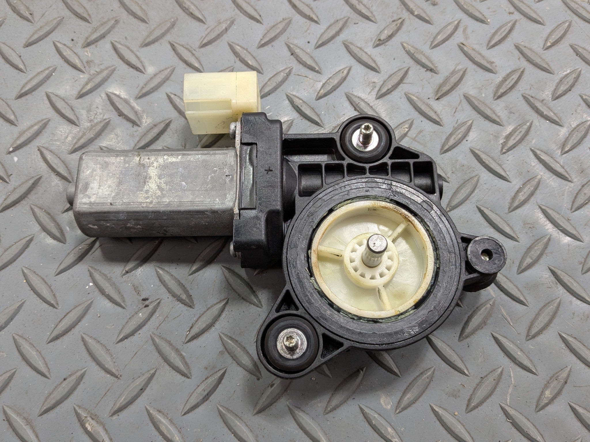 2016 - 2019 OEM BMW 330I REAR LEFT DRIVER SIDE POWER WINDOW MOTOR ASSEMBLY
