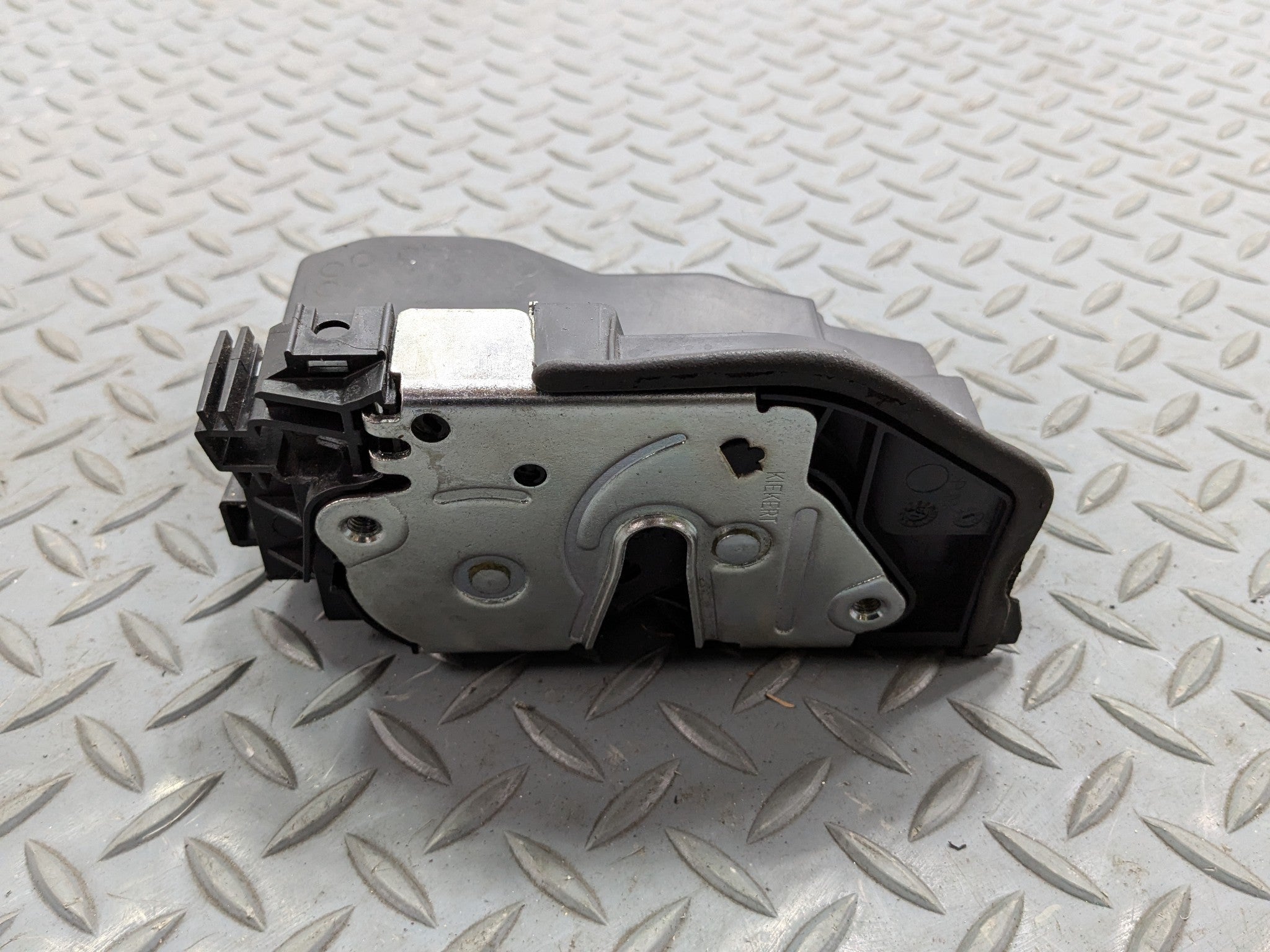 2016 - 2019 OEM BMW 330I REAR LEFT DRIVER SIDE DOOR LATCH LOCK ACTUATOR