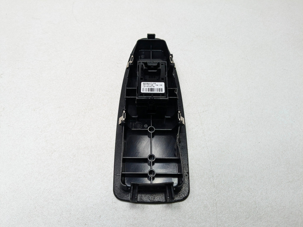 2016 - 2019 OEM BMW 330I FRONT RIGHT DOOR PANEL WINDOW CONTROL SWITCH ASSEMBLY