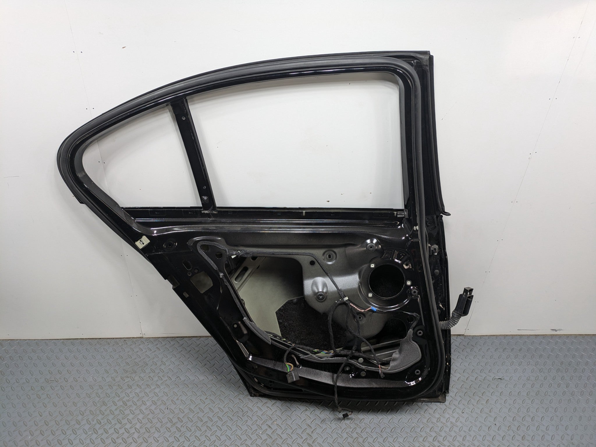 2016 - 2019 OEM BMW 330I REAR LEFT DRIVER SIDE DOOR SHELL PANEL BLACK ASSEMBLY