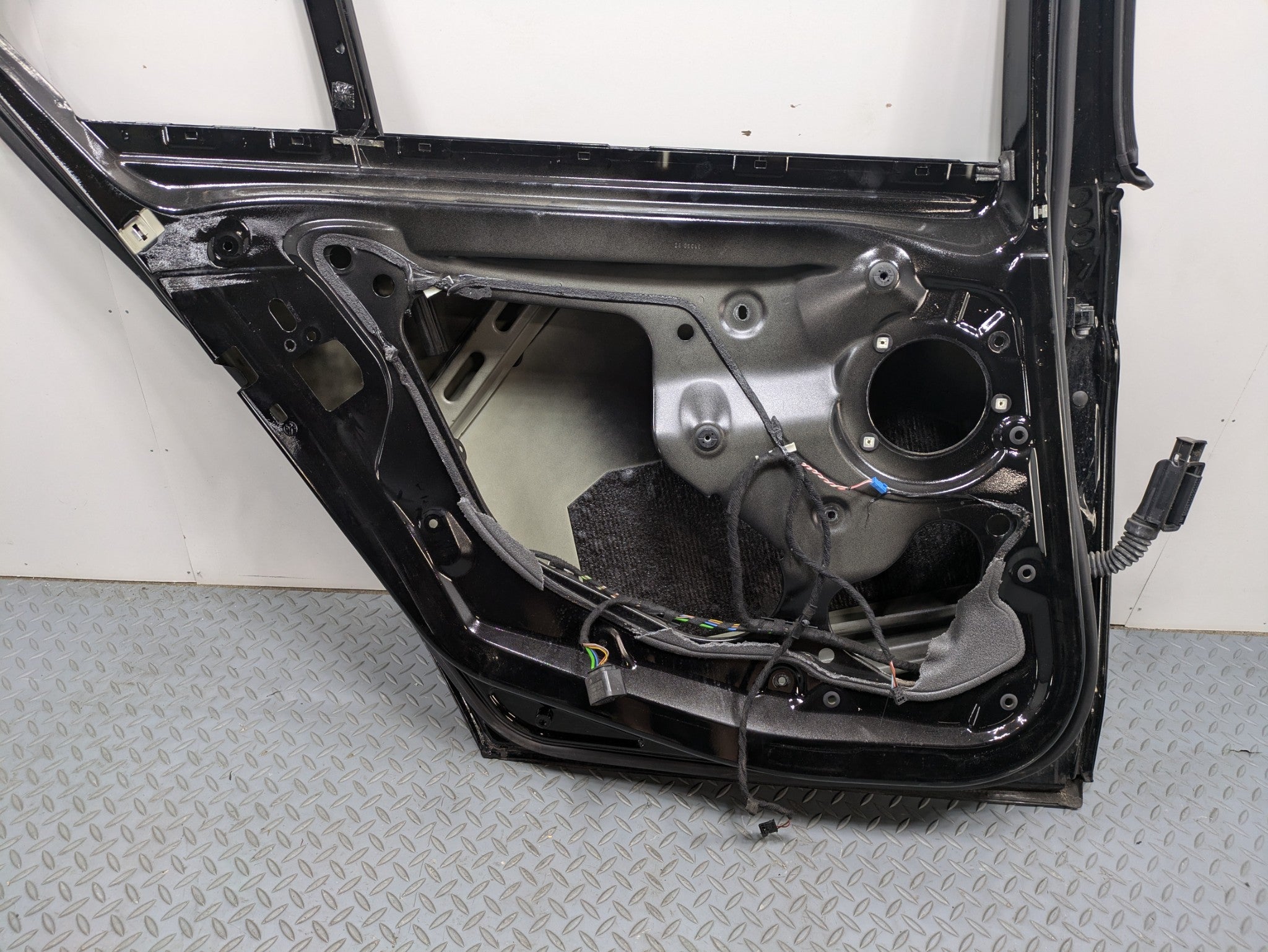 2016 - 2019 OEM BMW 330I REAR LEFT DRIVER SIDE DOOR SHELL PANEL BLACK ASSEMBLY