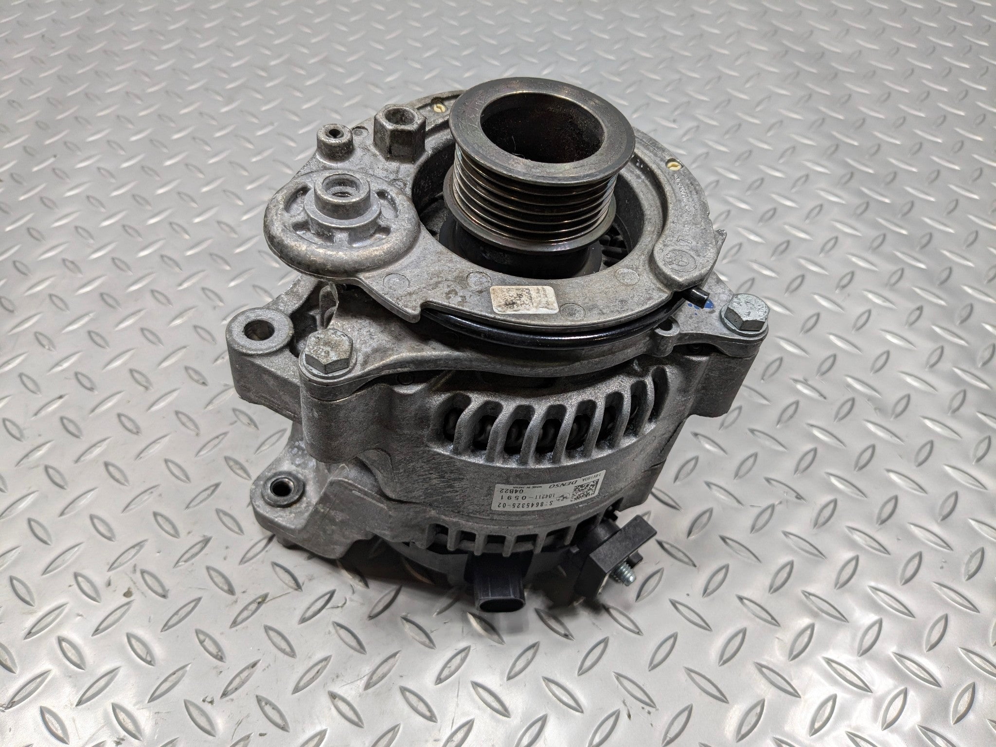 2016 - 2019 OEM BMW 330I ENGINE ALTERNATOR GENERATOR MOTOR ASSEMBLY
