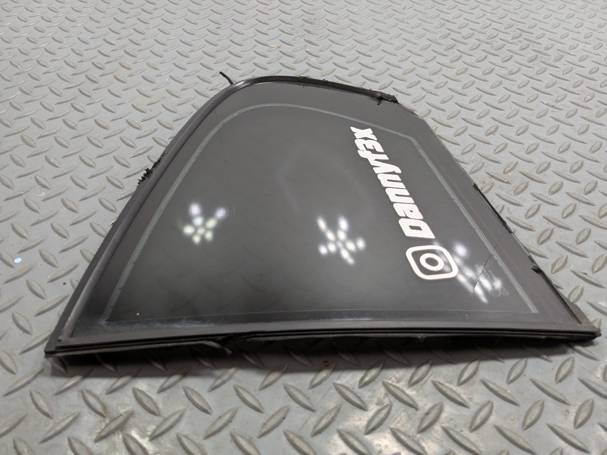 2016 - 2019 OEM BMW 330I REAR LEFT DRIVER SIDE WINDOW VENT GLASS