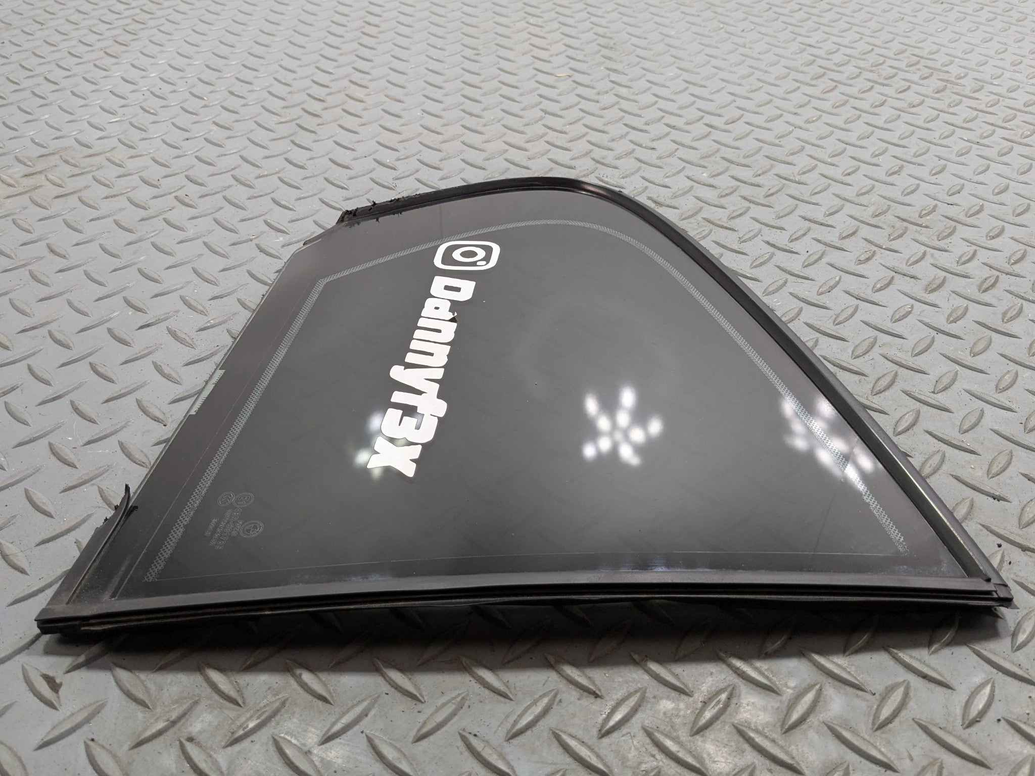2016 - 2019 OEM BMW 330I REAR RIGHT PASSENGER SIDE WINDOW VENT GLASS